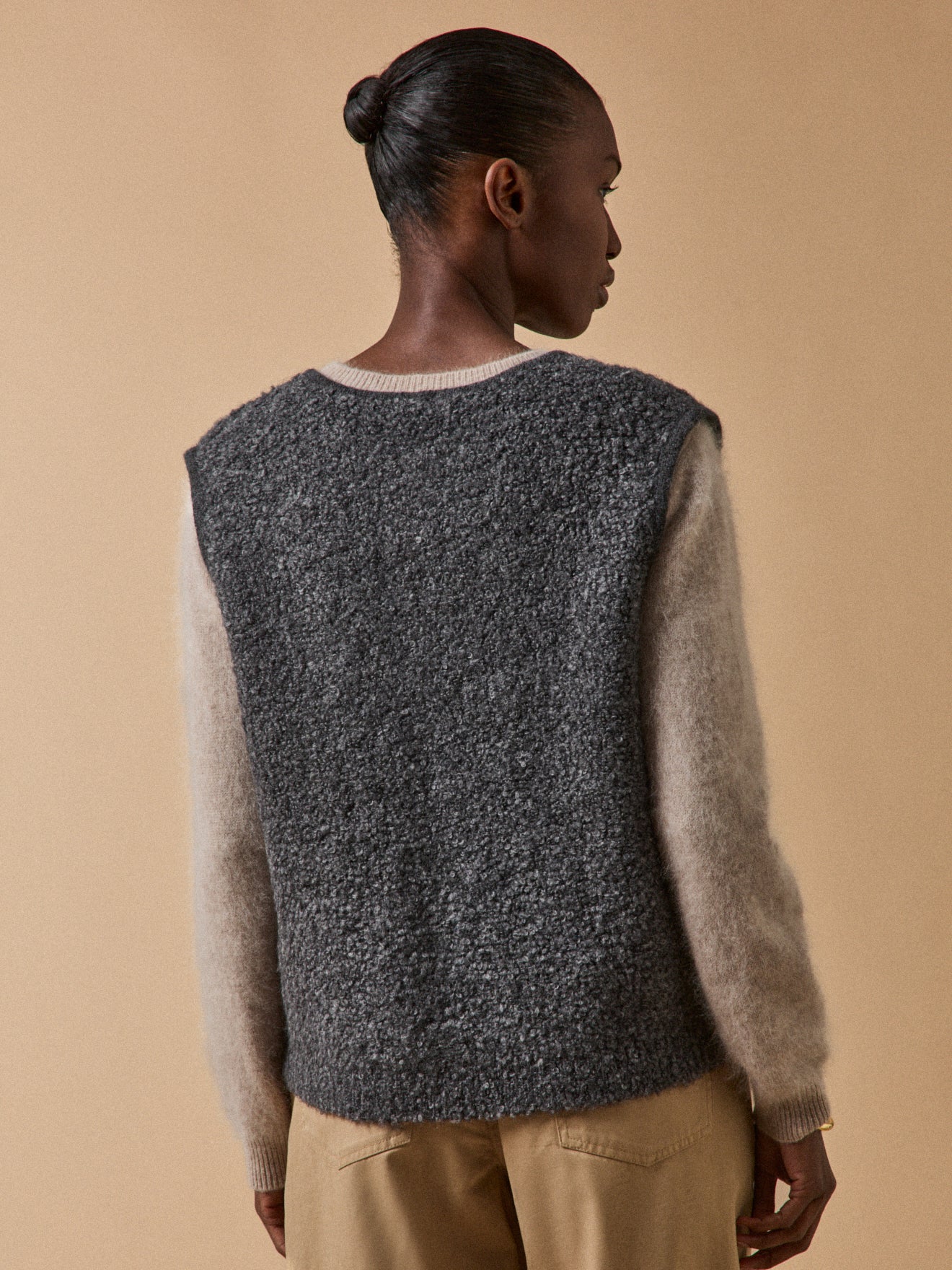 Damen-Strickweste aus Bouclé