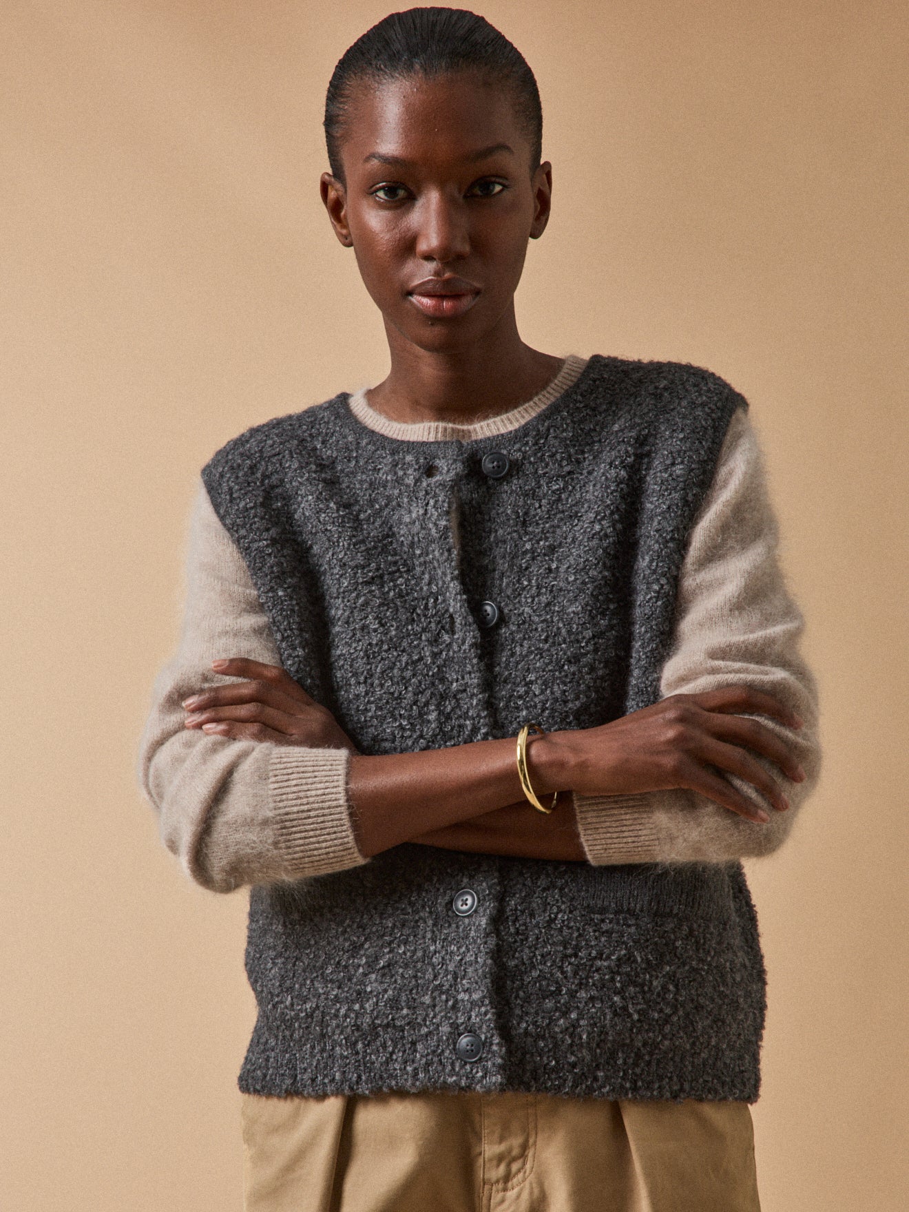 Damen-Strickweste aus Bouclé