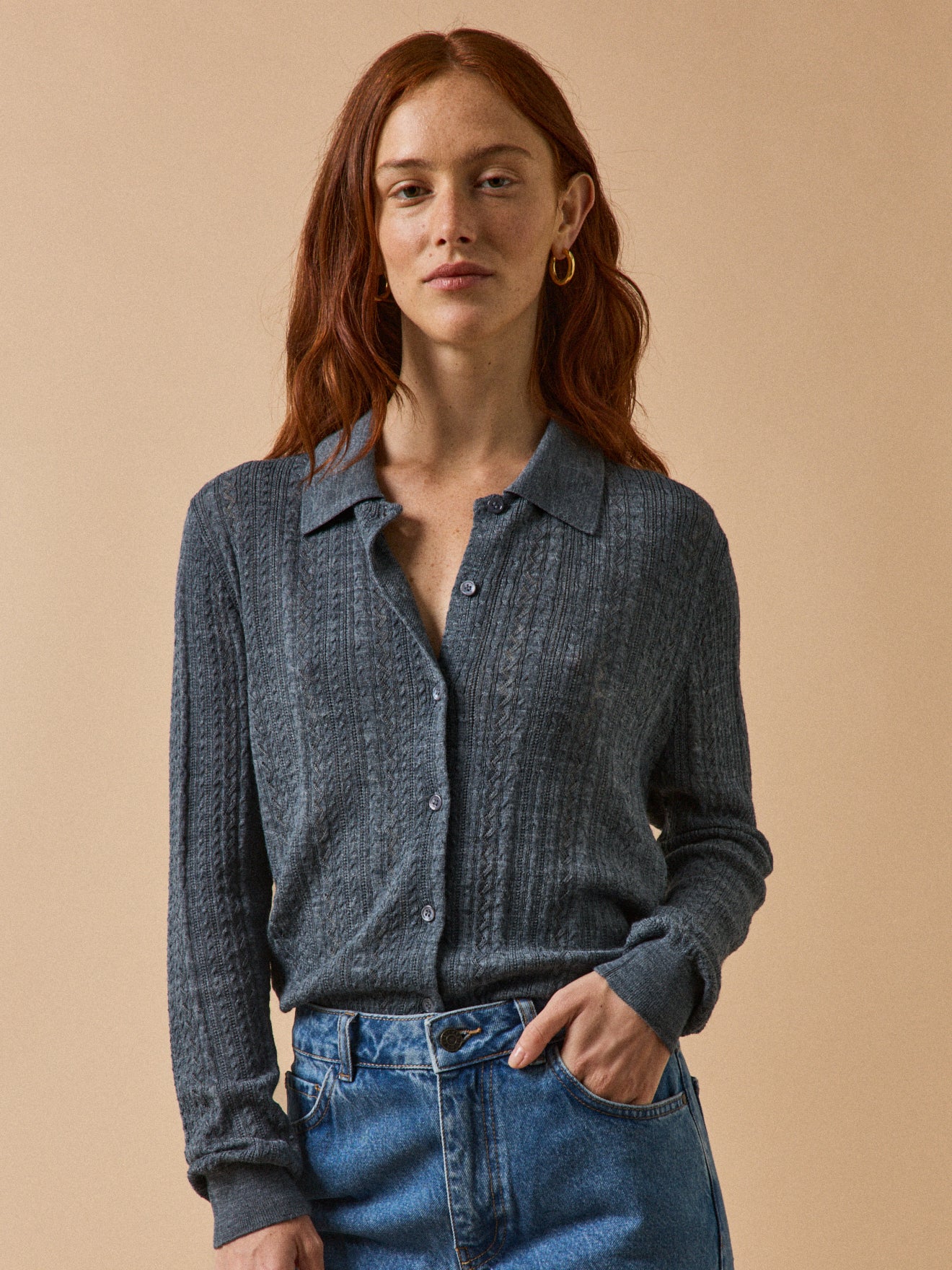 Damen-Cardigan mit Hemdkragen und Lochmuster