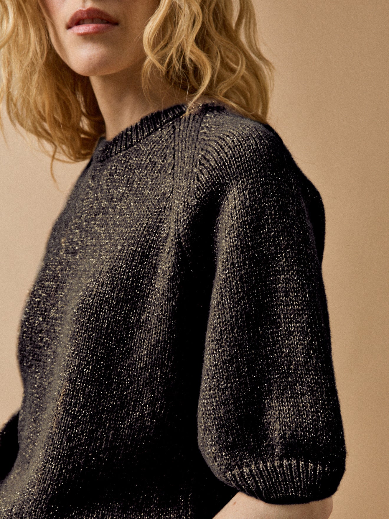 Irisierender Damenpullover mit kurzen Ärmeln