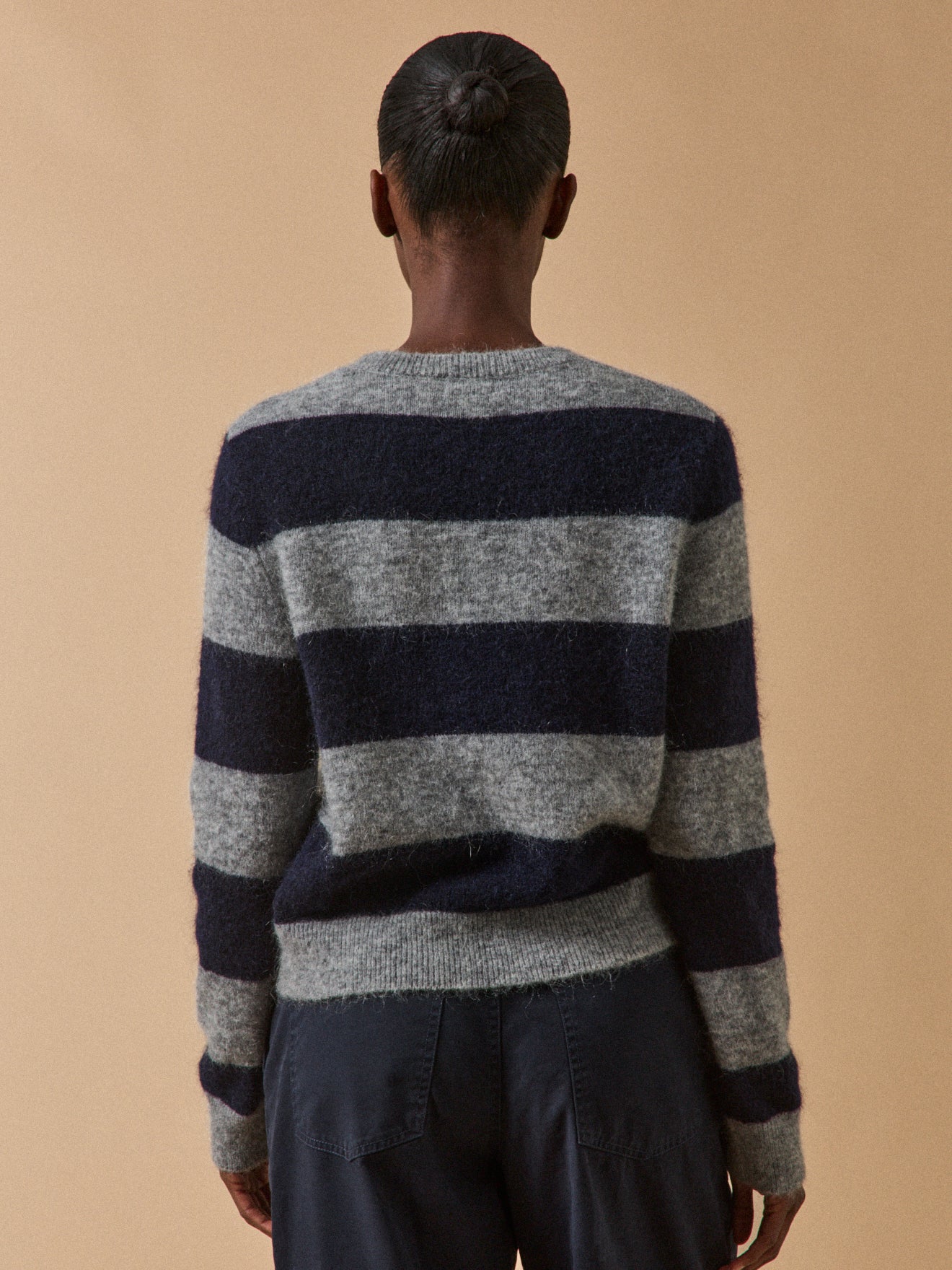 Zweifarbig gestreifter Damenpullover