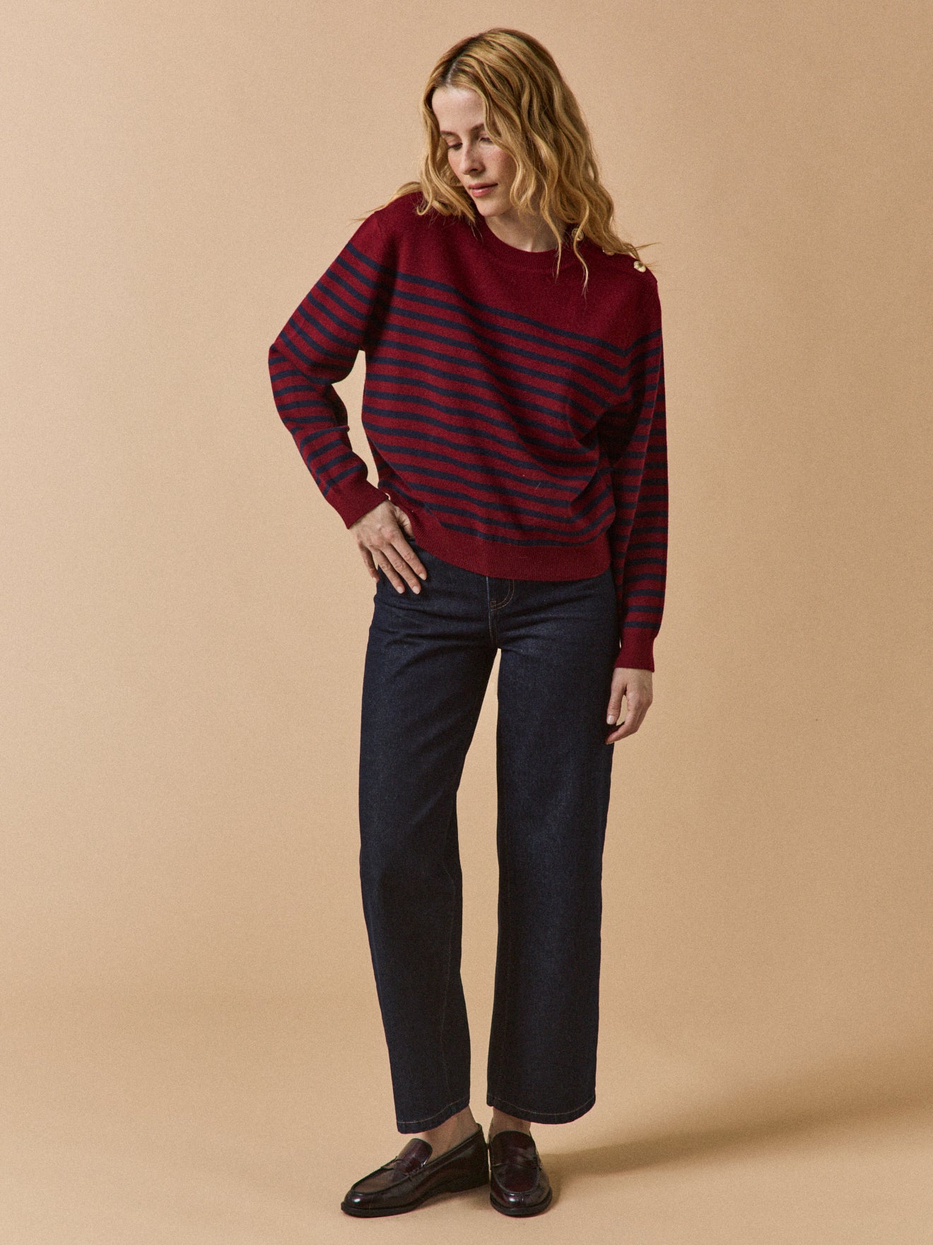 Damenpullover aus RWS*-Wolle mit goldfarbenen Knöpfen