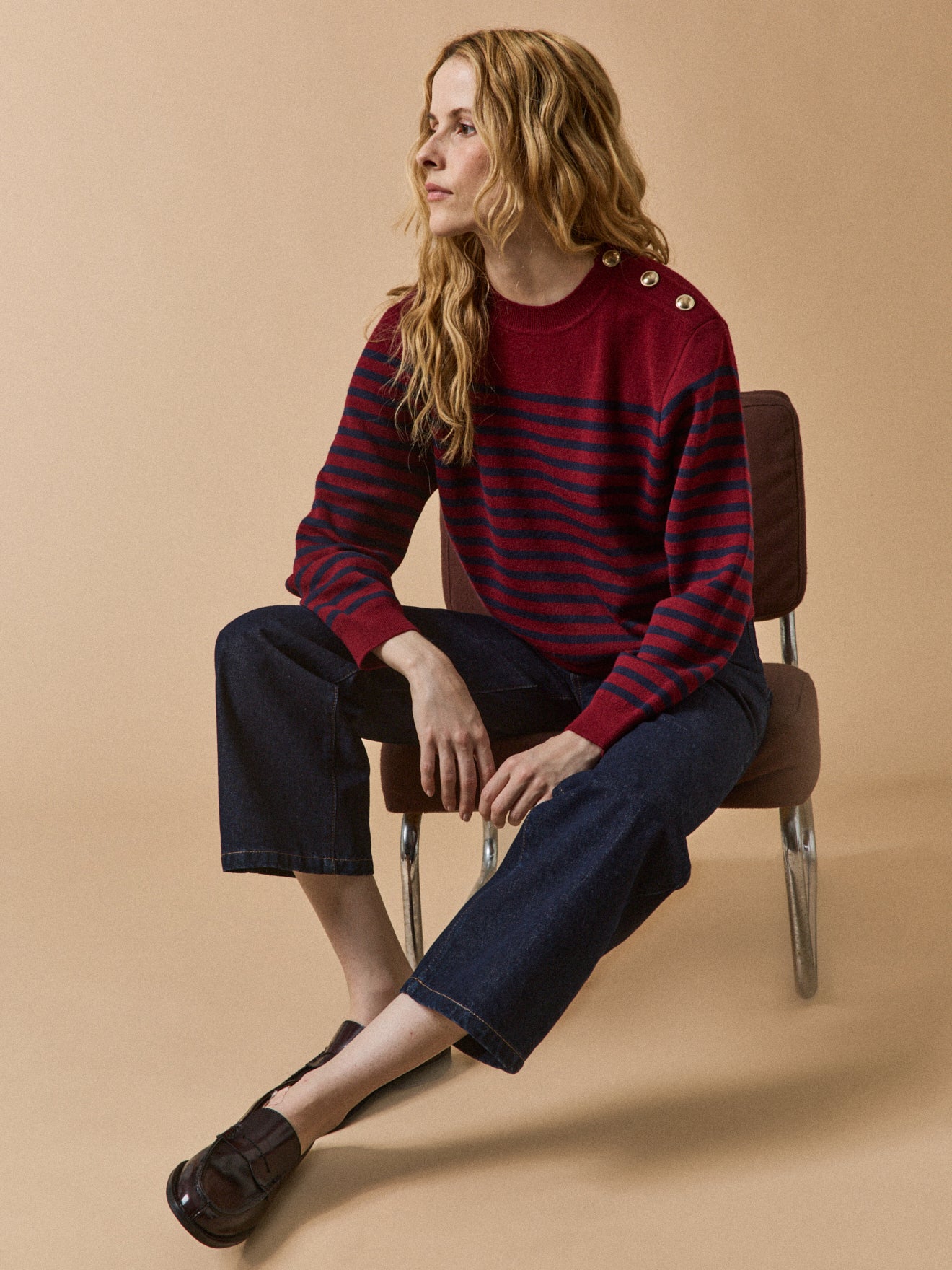 Damenpullover aus RWS*-Wolle mit goldfarbenen Knöpfen