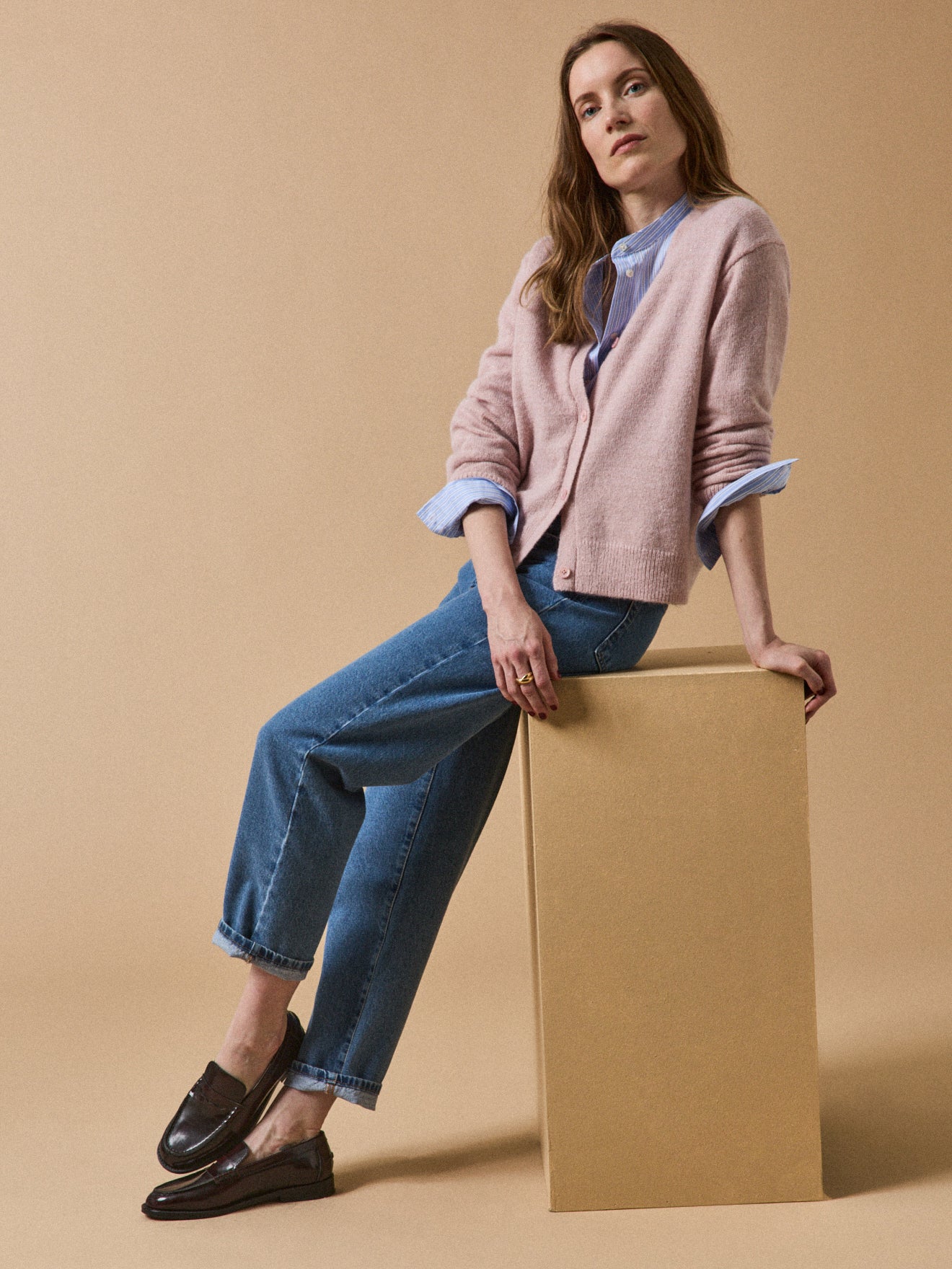 Gestrickter Damen-Cardigan mit Alpaka und Wolle