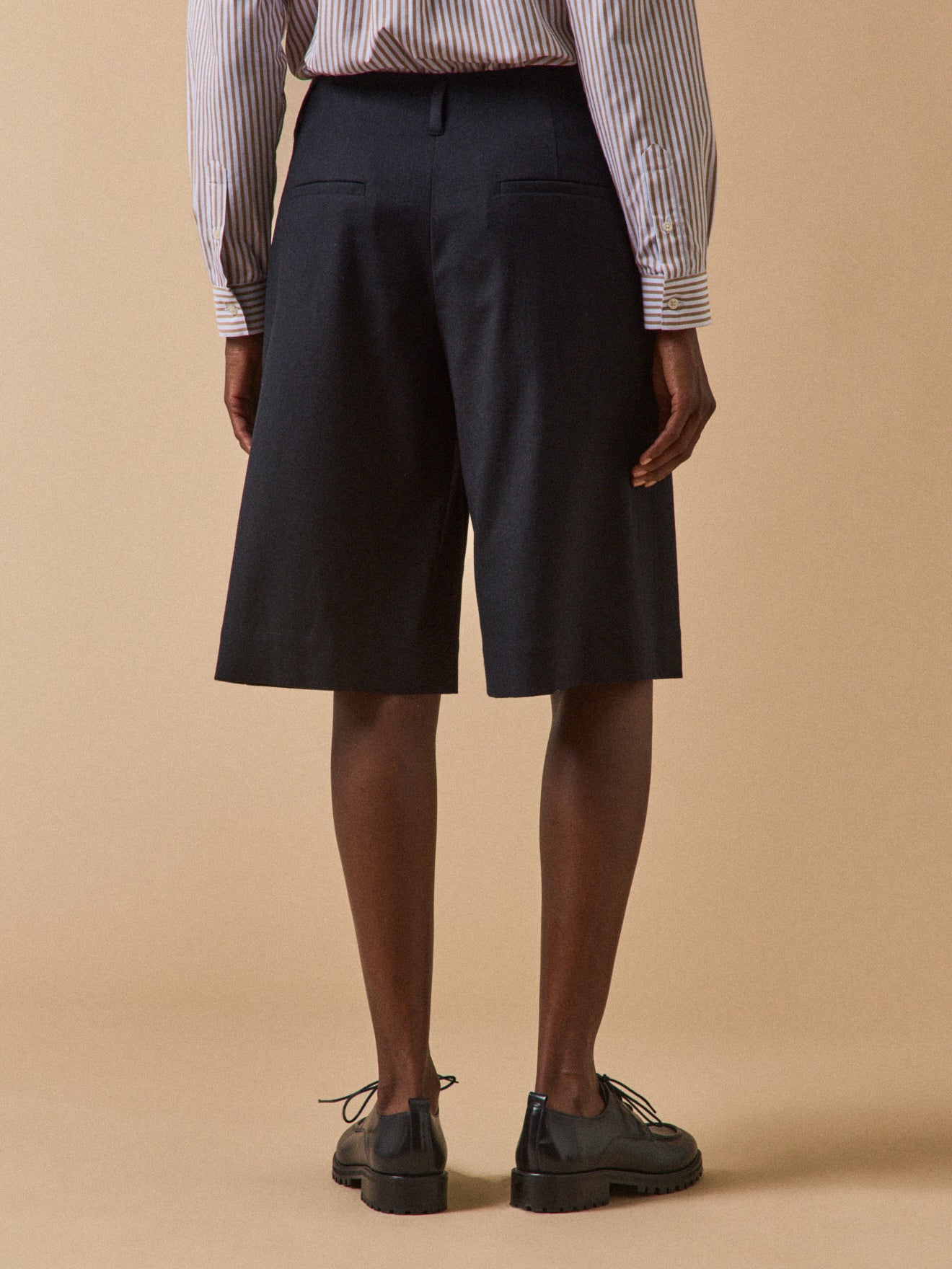 Einfarbige Damen-Bermudashort aus Flanell