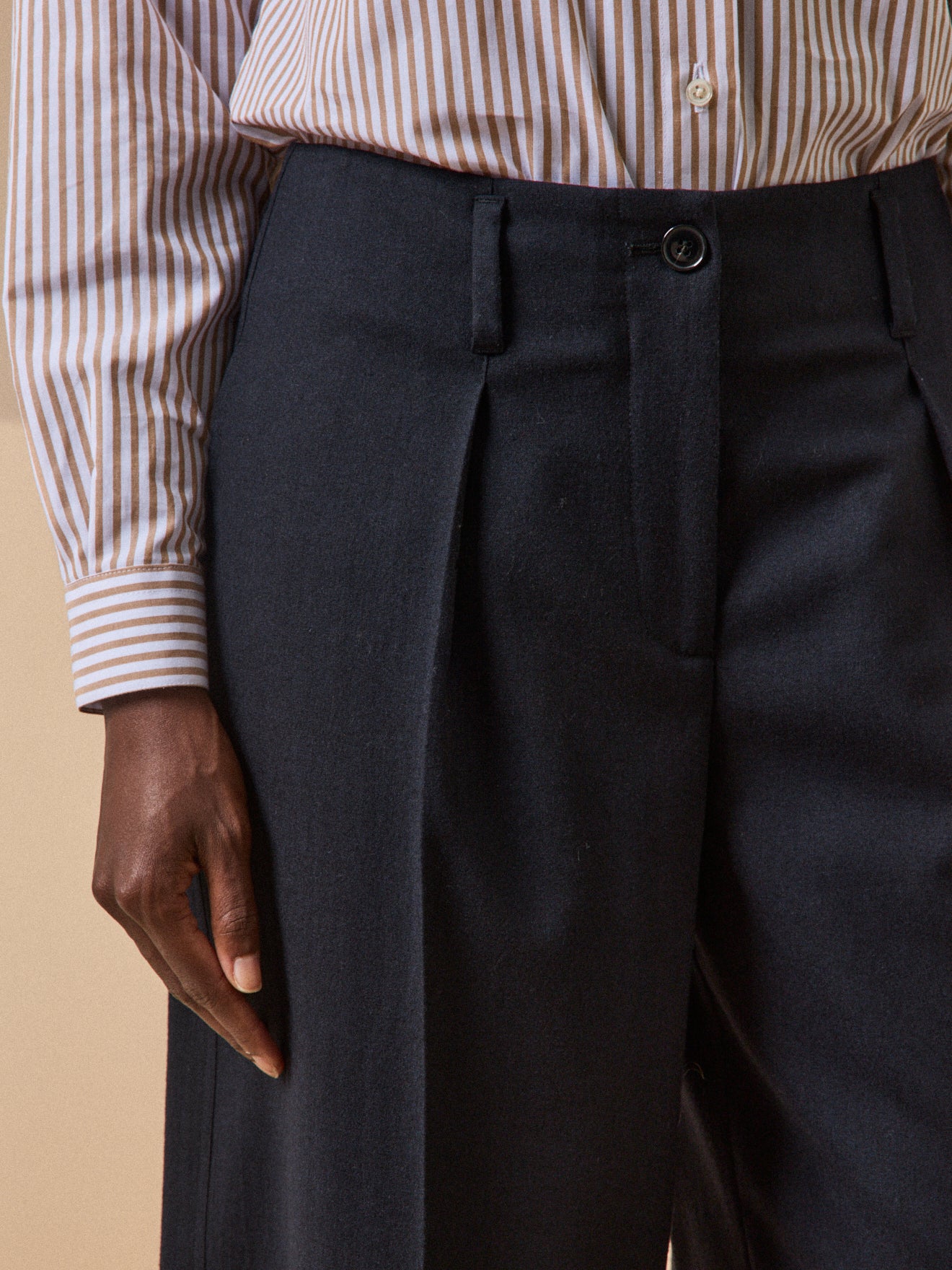 Einfarbige Damen-Bermudashort aus Flanell