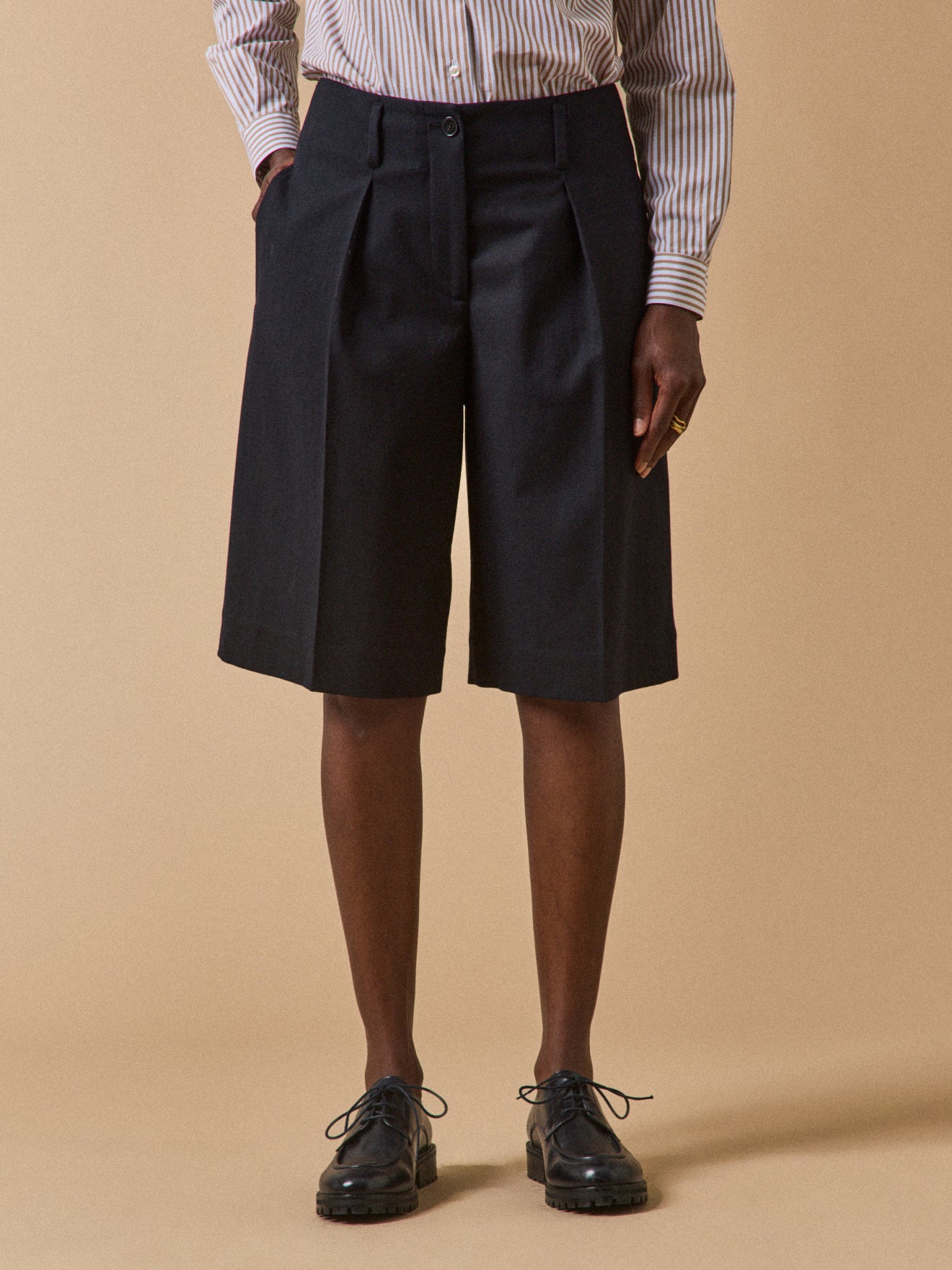 Einfarbige Damen-Bermudashort aus Flanell