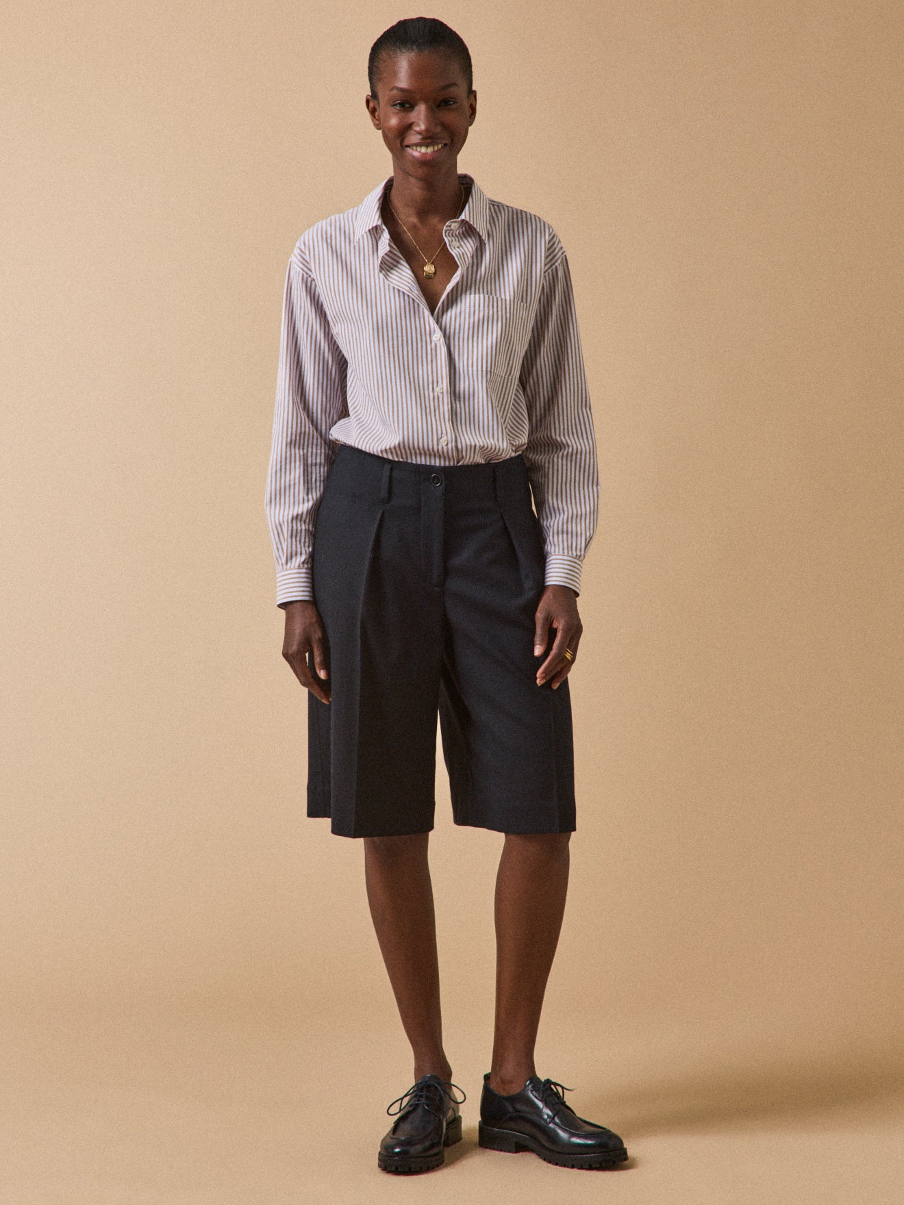 Einfarbige Damen-Bermudashort aus Flanell