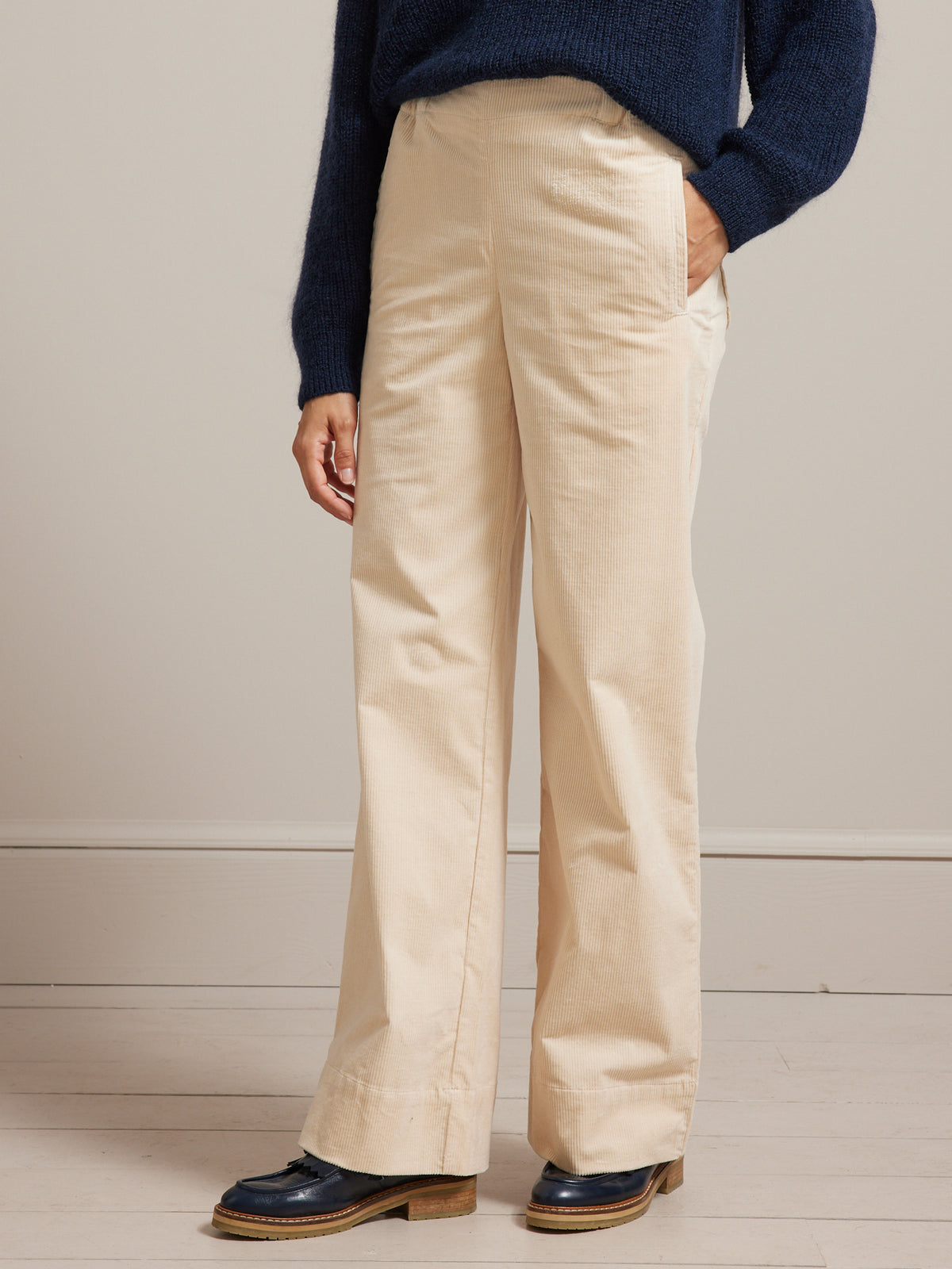 Damenhose Lucie mit weitem Bein und Elastikbund