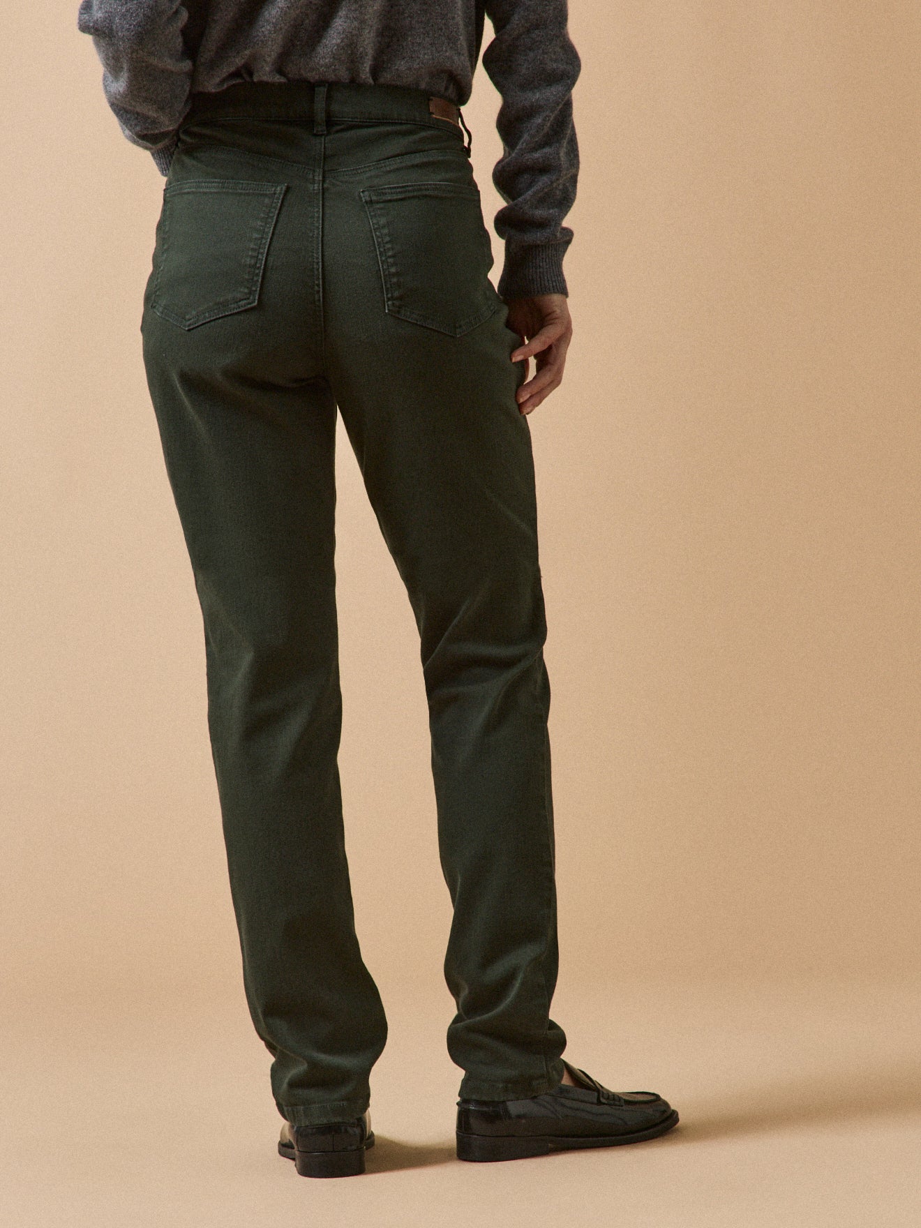 Farbenfrohe Slim Fit Damenhose Aude