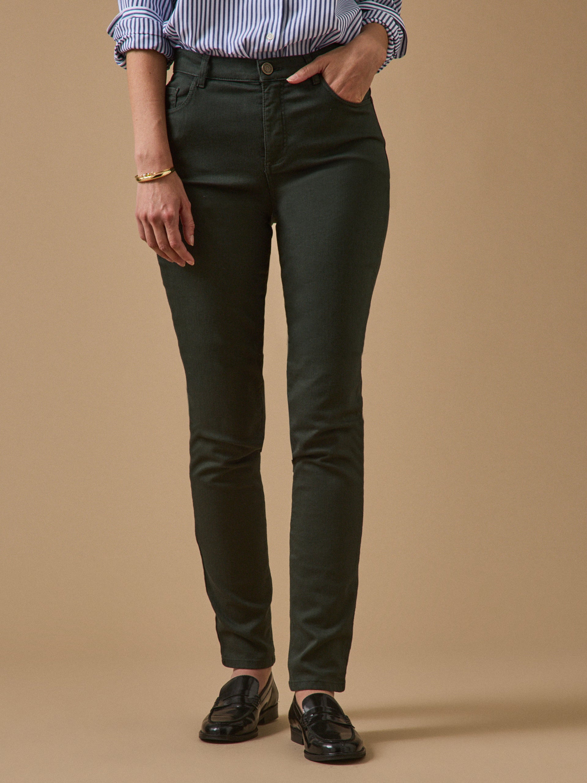 Farbenfrohe Slim Fit Damenhose Aude