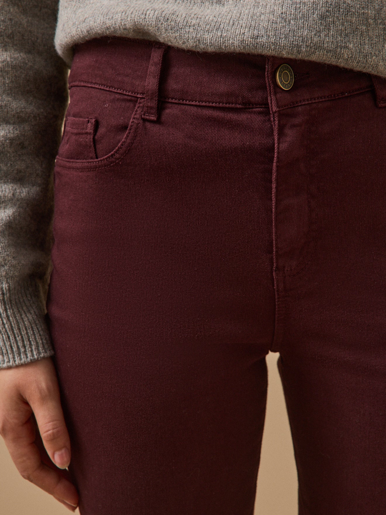 Farbenfrohe Slim Fit Damenhose Aude