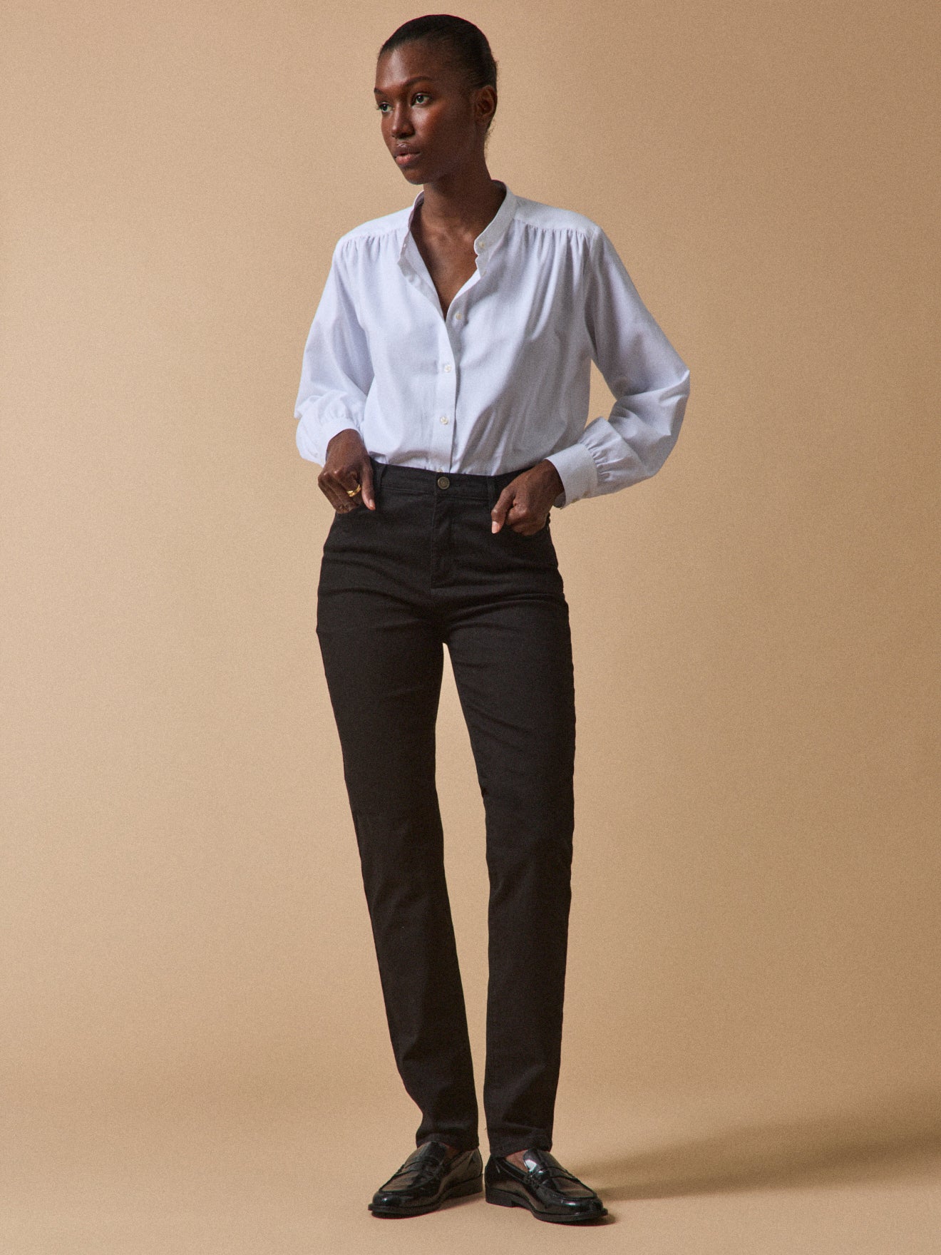 Farbenfrohe Slim Fit Damenhose Aude