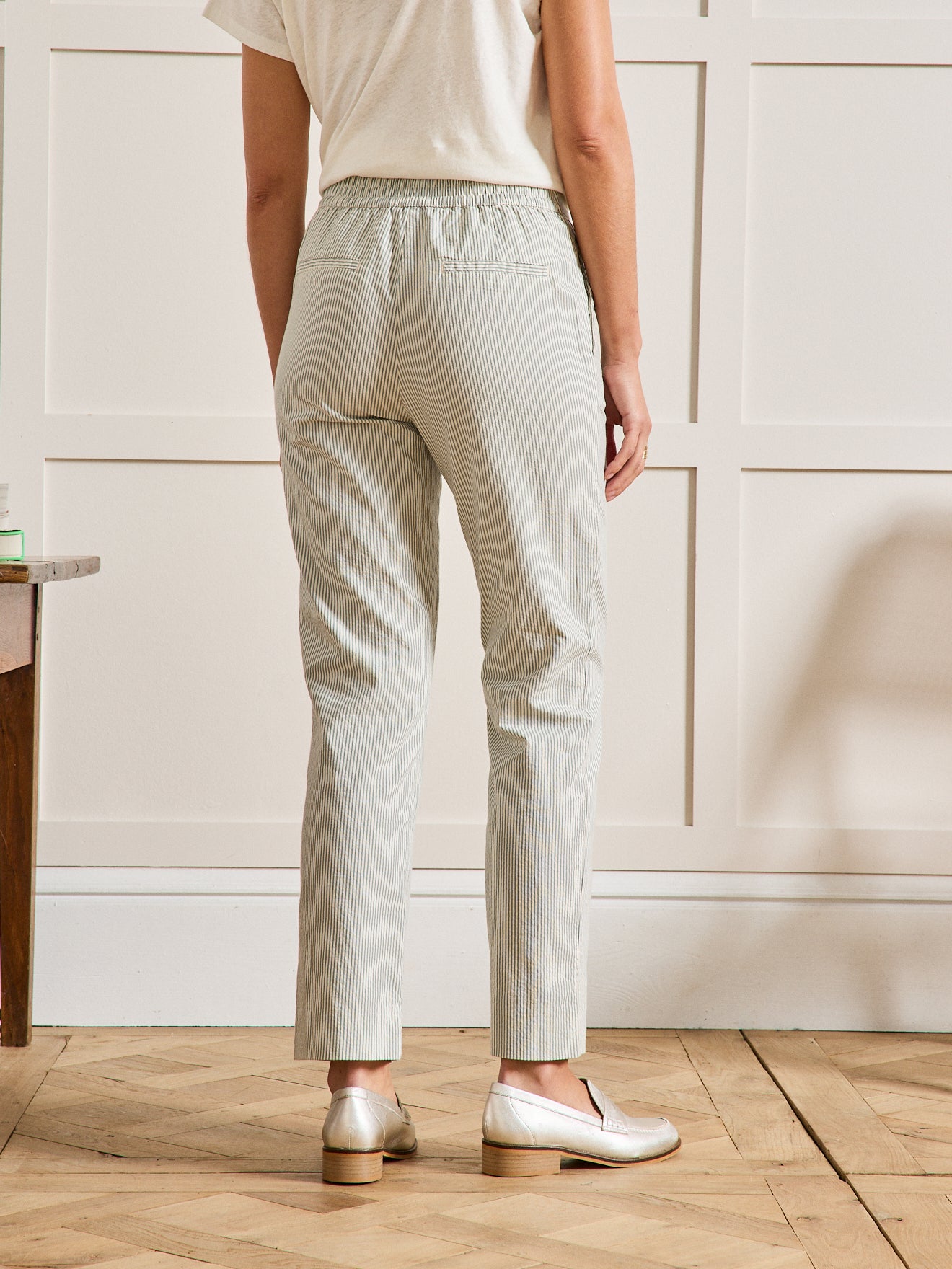 Damen-Zigarettenhose Julie aus gestreiftem Seersucker