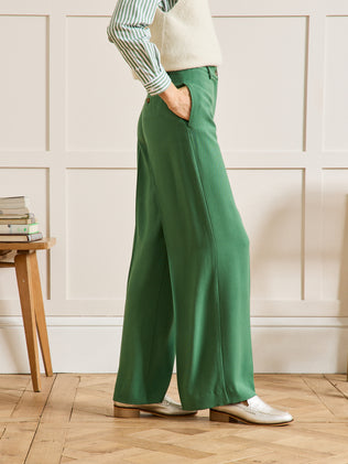 Damenhose mit weitem Bein aus Crêpe Ava