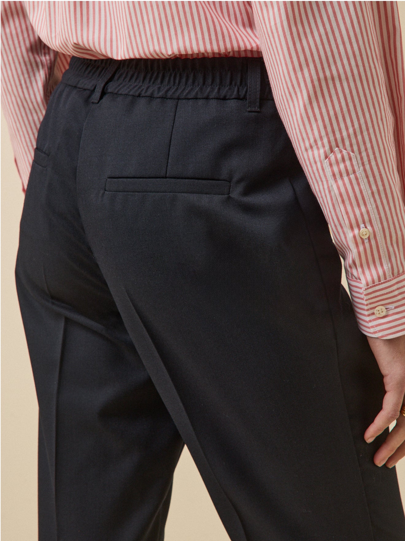 Einfarbige Damen-Zigarettenhose Léa aus Wolltuch