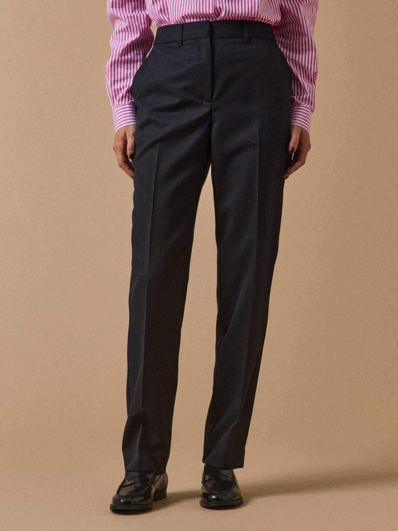 Einfarbige Damen-Zigarettenhose Léa aus Wolltuch