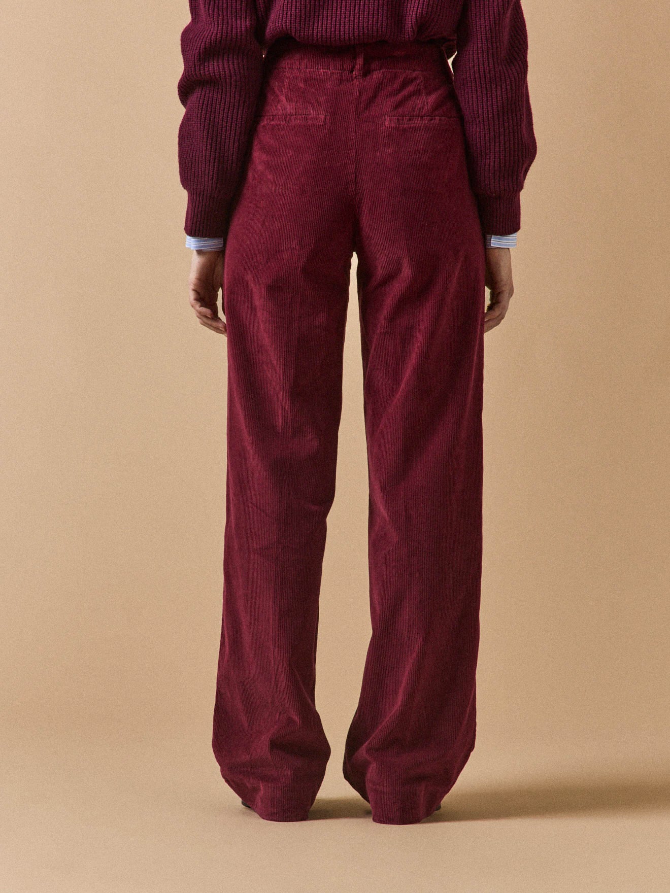 Damenhose Juliette mit weitem Bein aus Velours