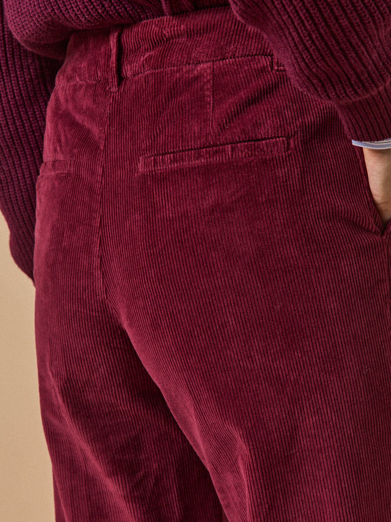 Damenhose Juliette mit weitem Bein aus Velours