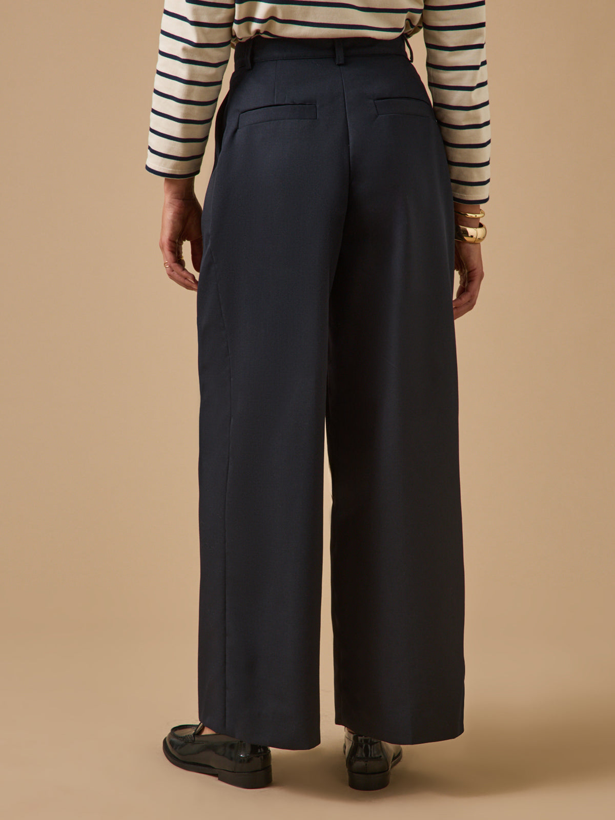Damenhose Agnès mit weitem Bein