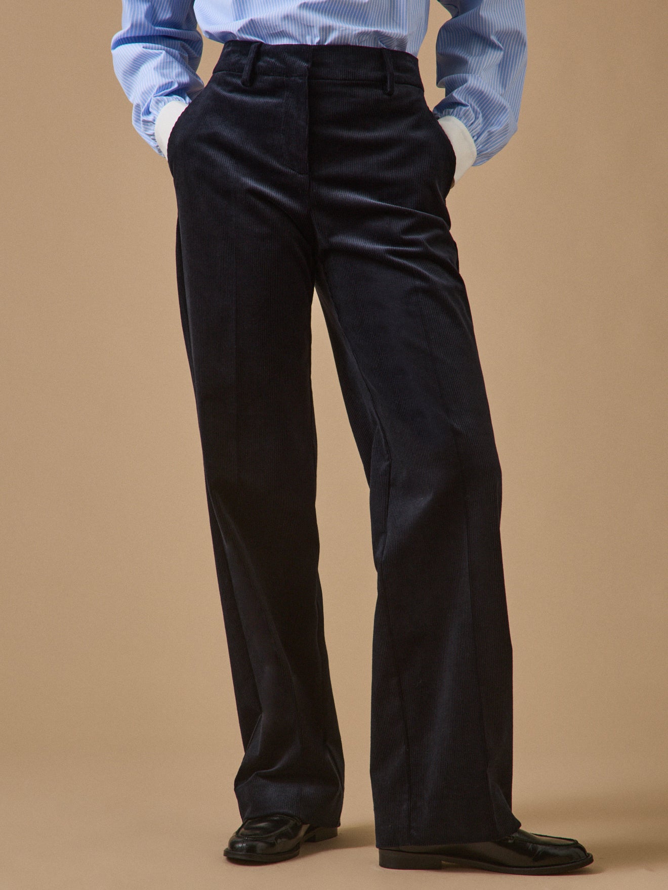 Damenhose Juliette aus Velours mit weitem Bein