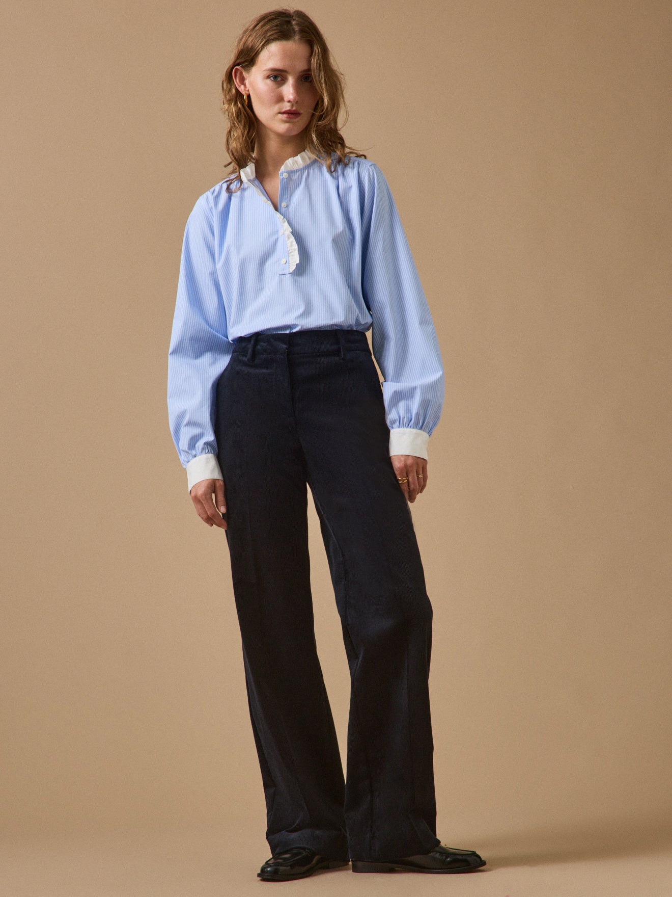 Damenhose Juliette aus Velours mit weitem Bein