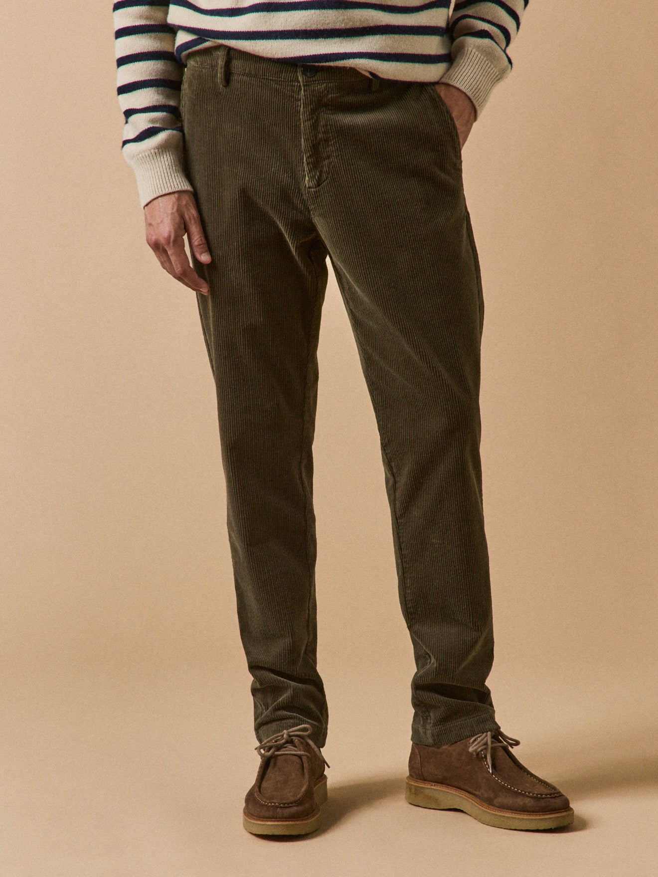 Herrenhose aus Cord mit Elastikbund