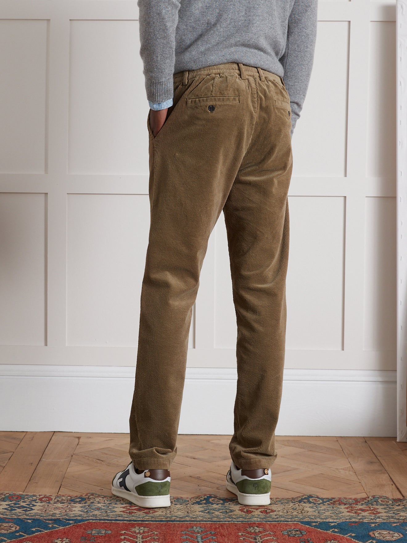 Herrenhose aus Cord mit Elastikbund