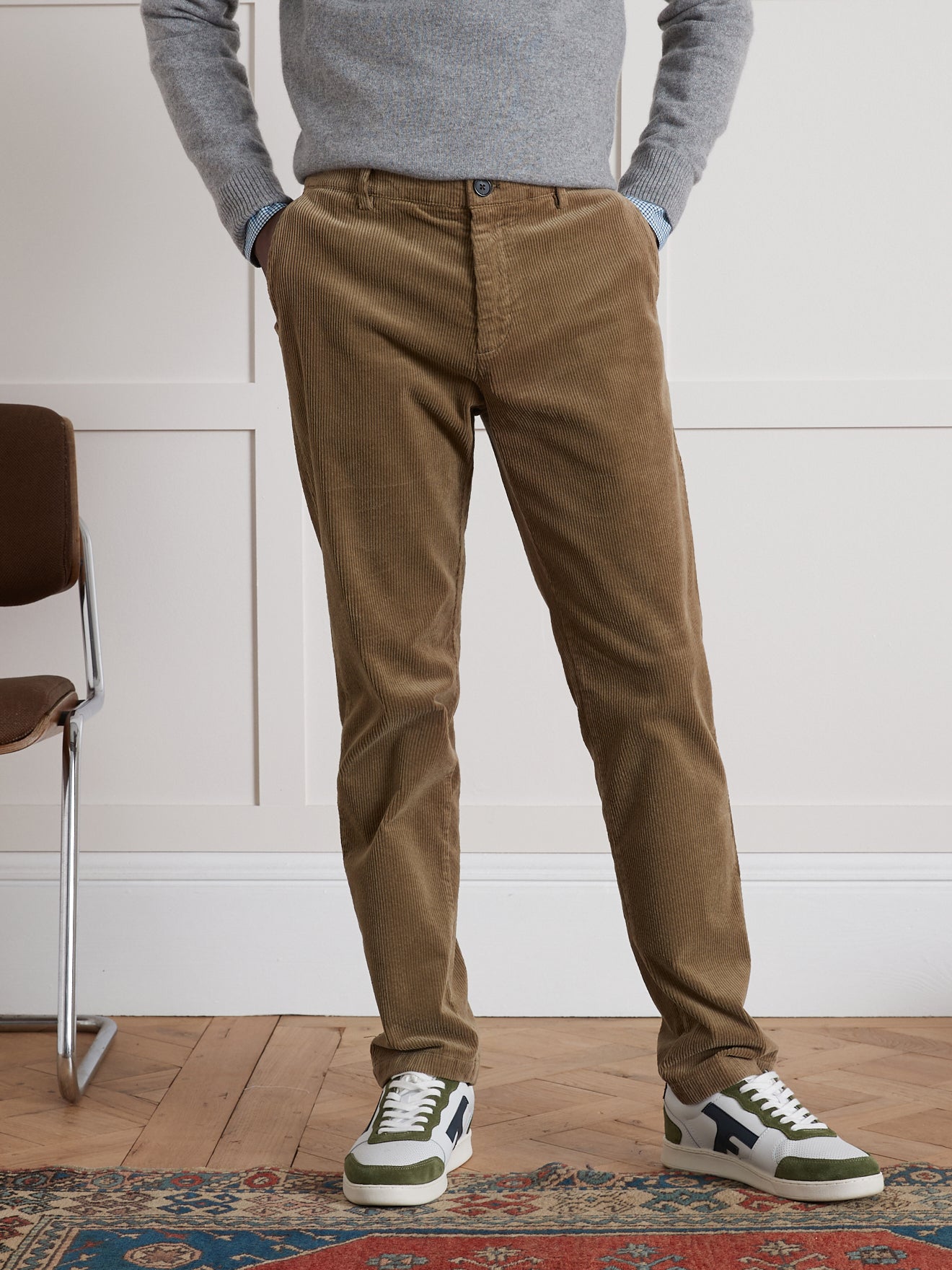 Herrenhose aus Cord mit Elastikbund