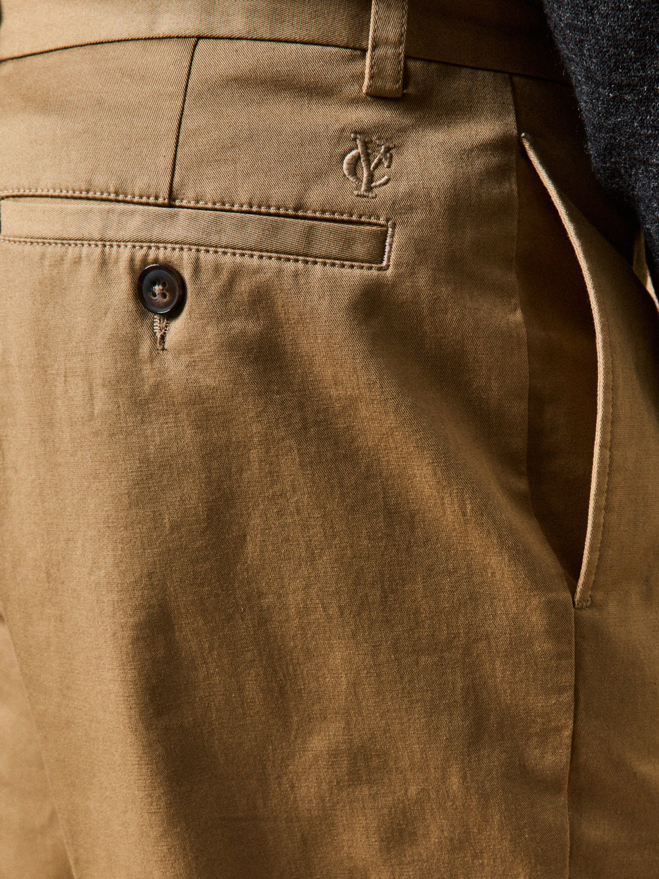 Herren-Chinohose mit weitem Bein