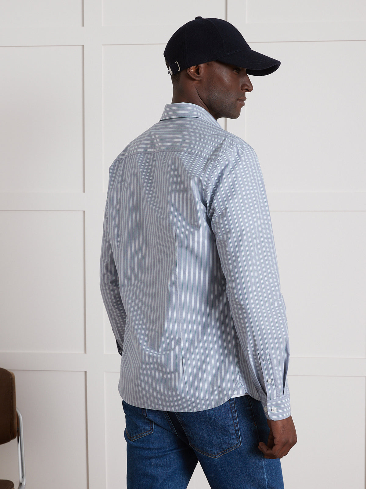 Dreifarbig gestreiftes Slim Fit Herrenhemd
