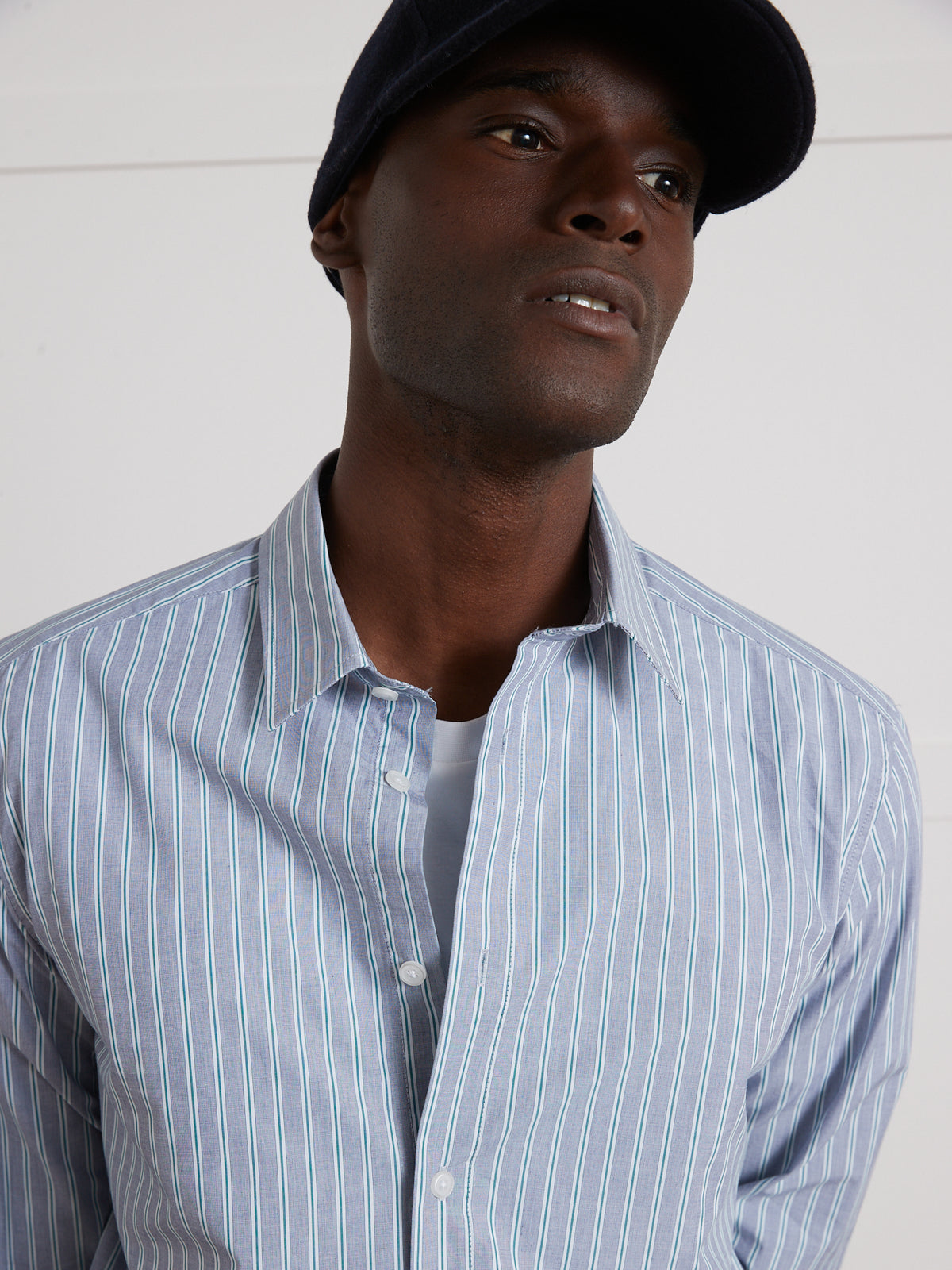 Dreifarbig gestreiftes Slim Fit Herrenhemd