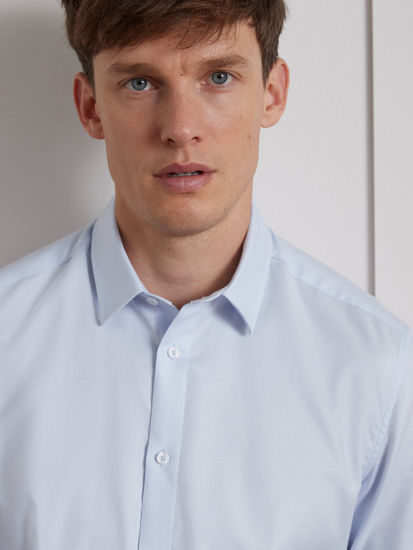 Einfarbiges Slim Fit Herrenhemd aus Pinpoint-Stoff