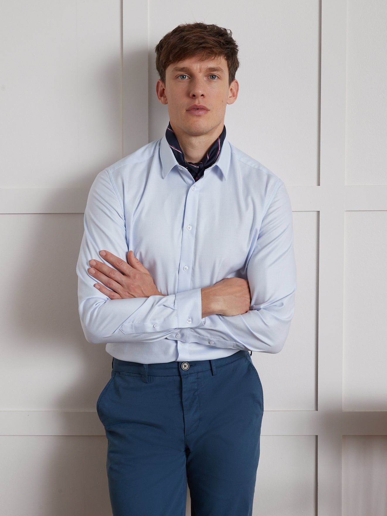 Einfarbiges Slim Fit Herrenhemd aus Pinpoint-Stoff