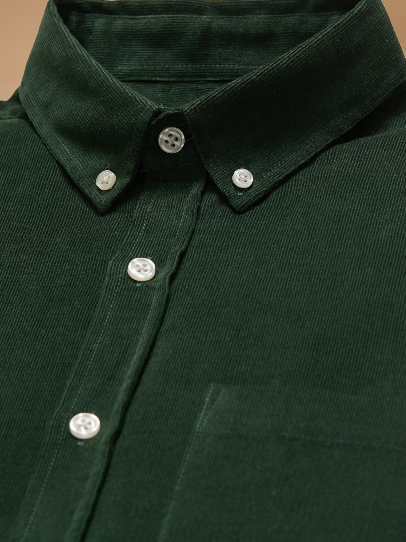 Herrenhemd aus Velours in modischem Schnitt