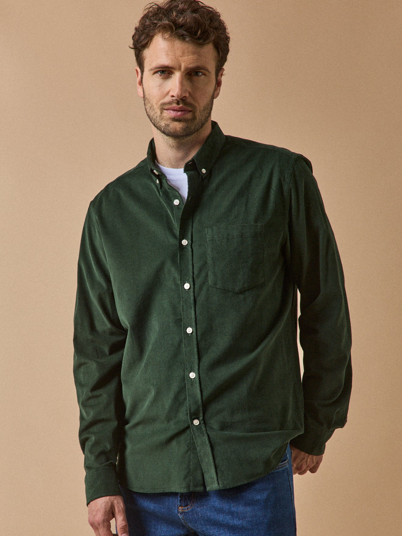 Herrenhemd aus Velours in modischem Schnitt