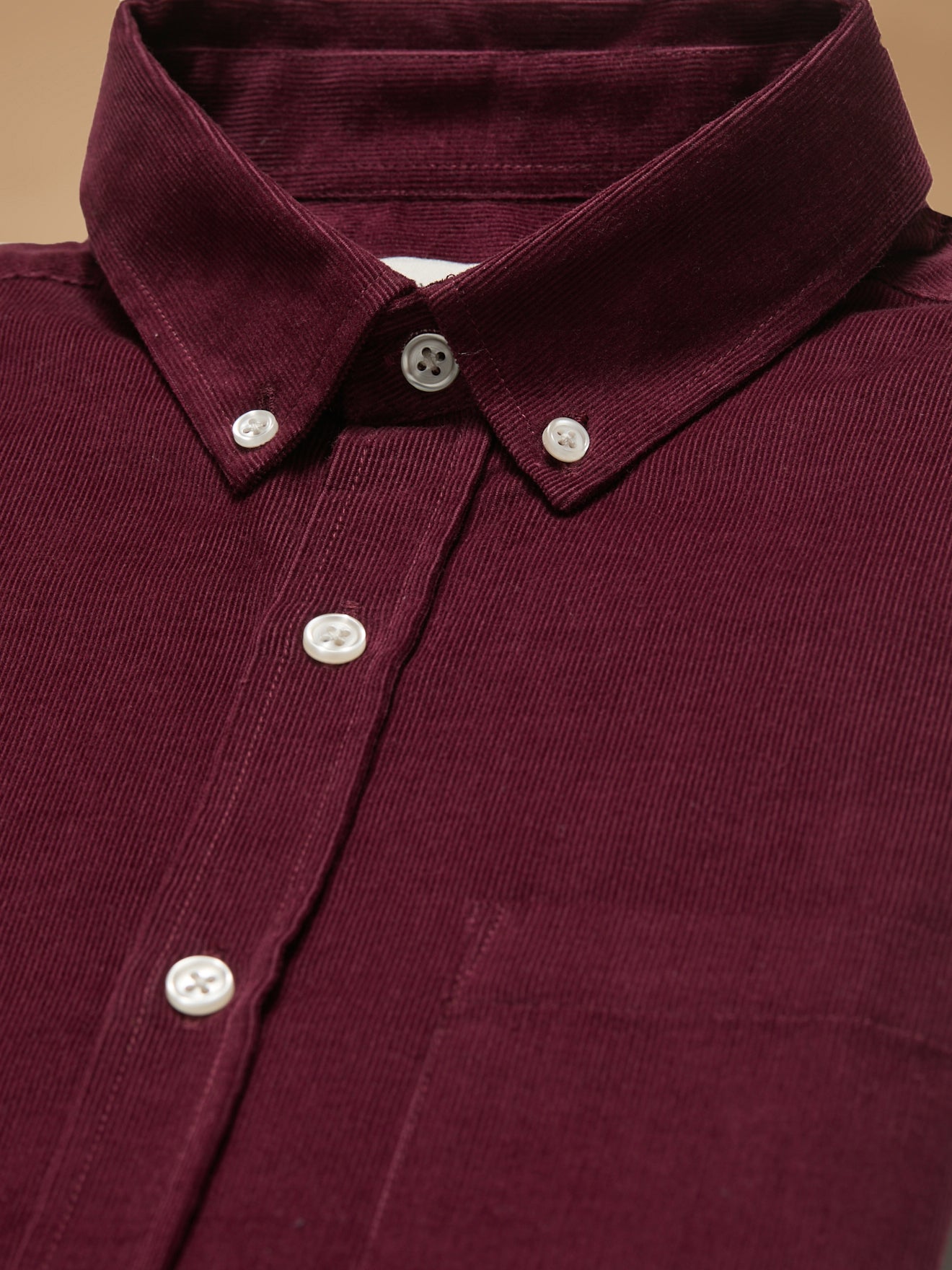 Herrenhemd aus Velours in modischem Schnitt