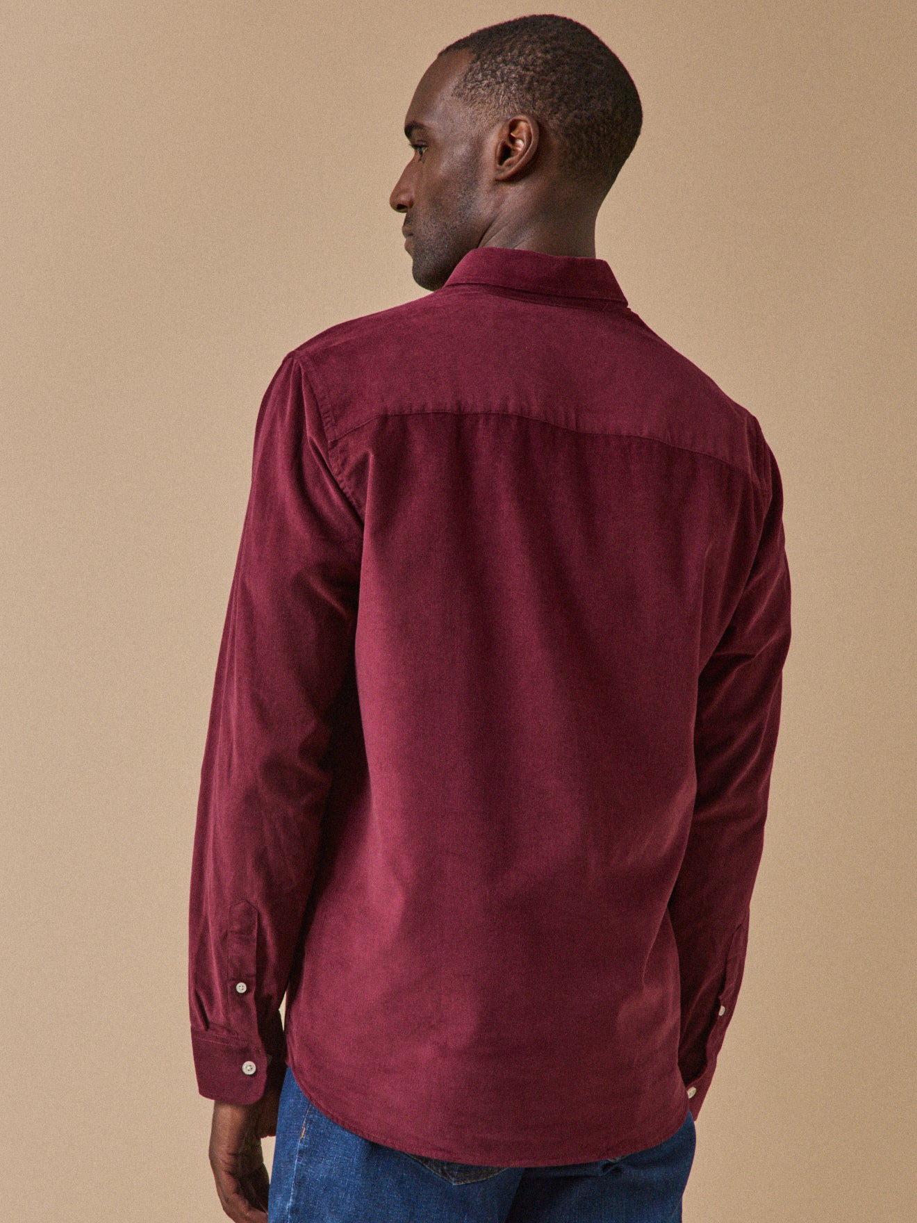 Herrenhemd aus Velours in modischem Schnitt
