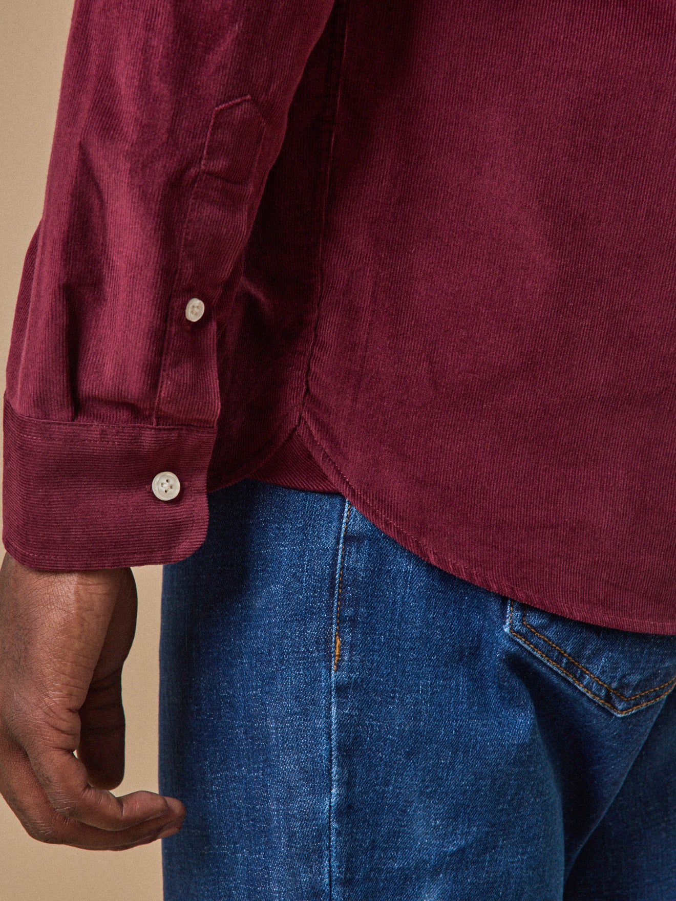 Herrenhemd aus Velours in modischem Schnitt