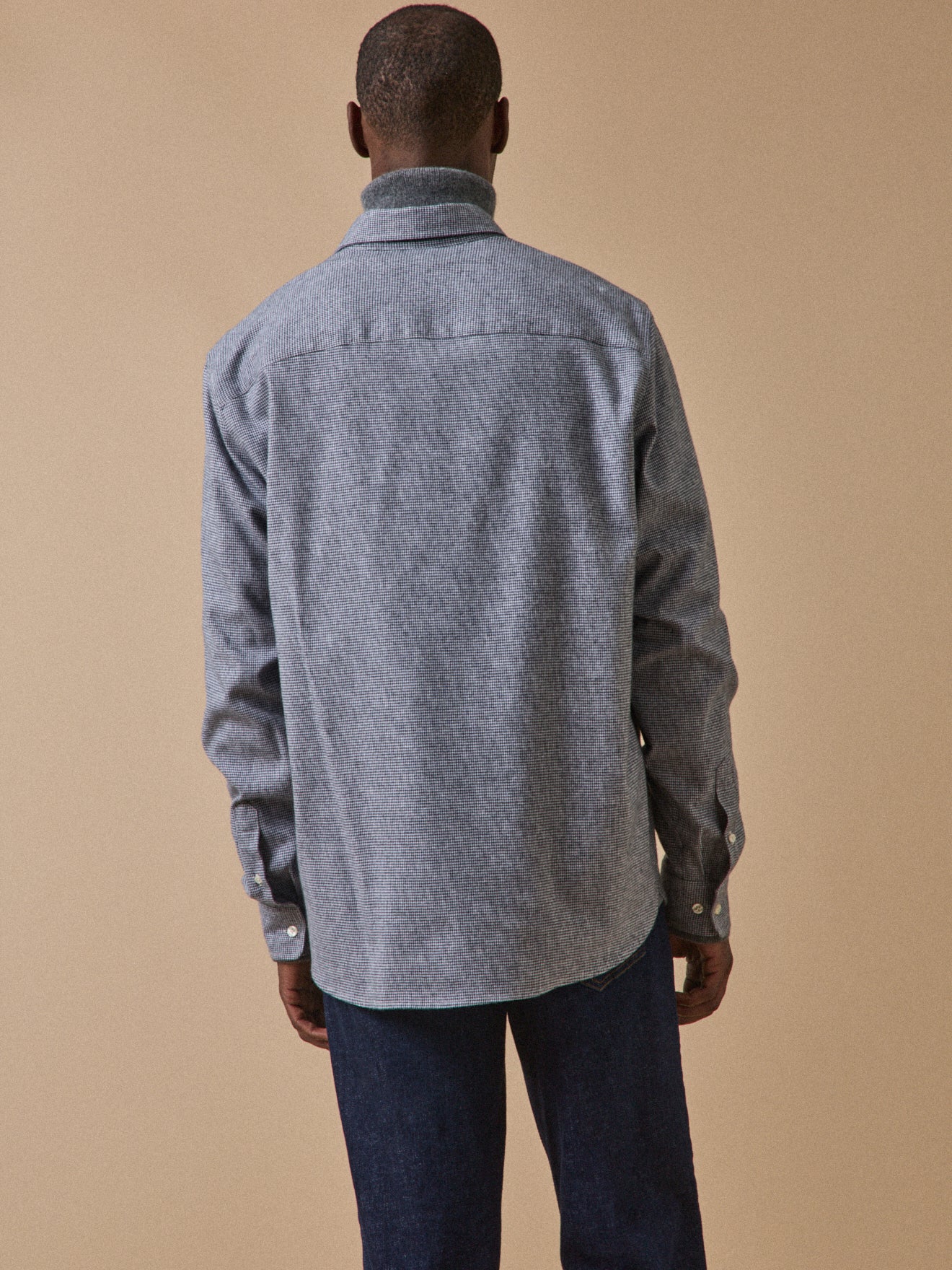 Herrenhemd aus Flanell in modischem Schnitt mit Hahnentrittmuster