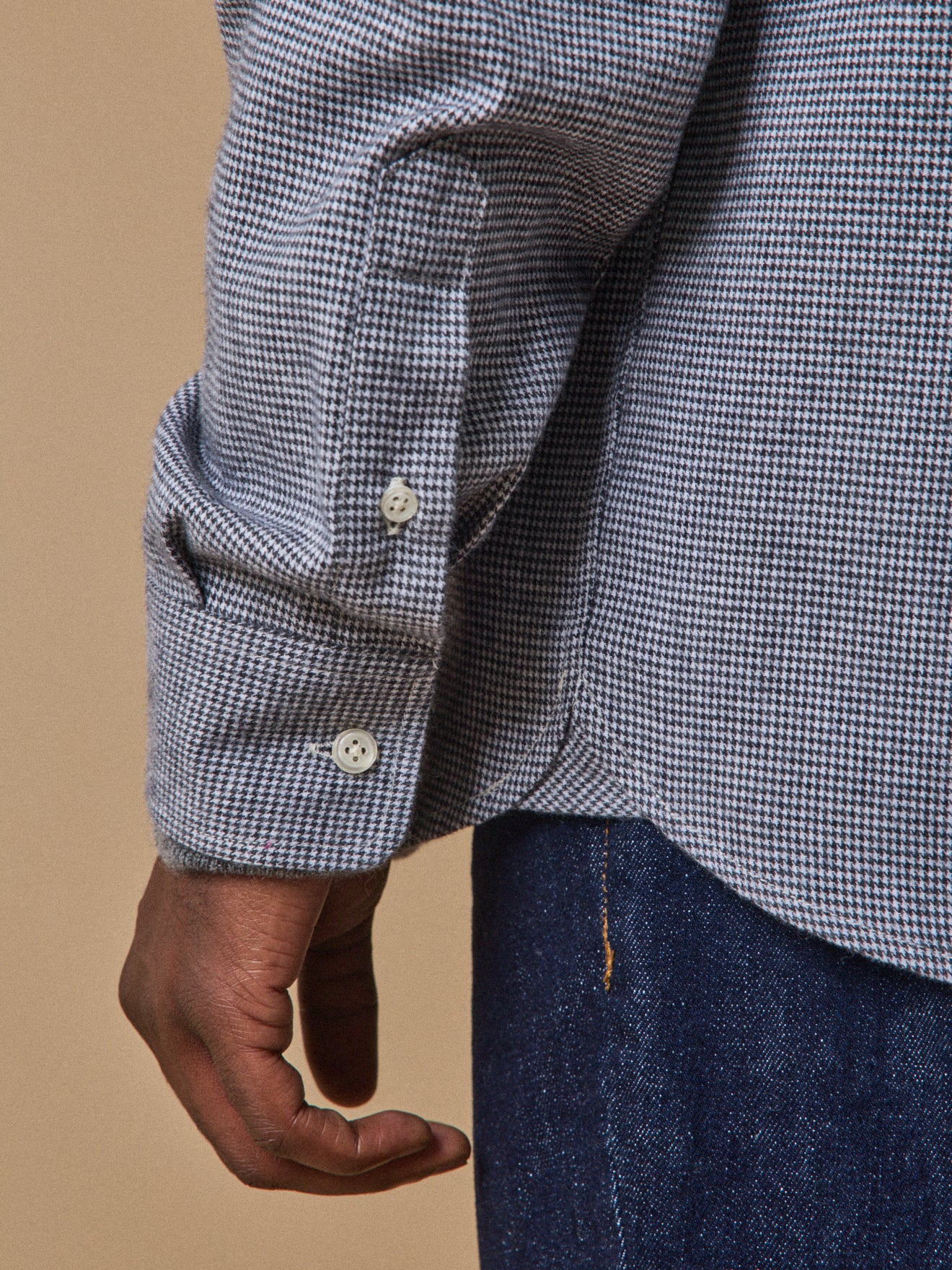 Herrenhemd aus Flanell in modischem Schnitt mit Hahnentrittmuster