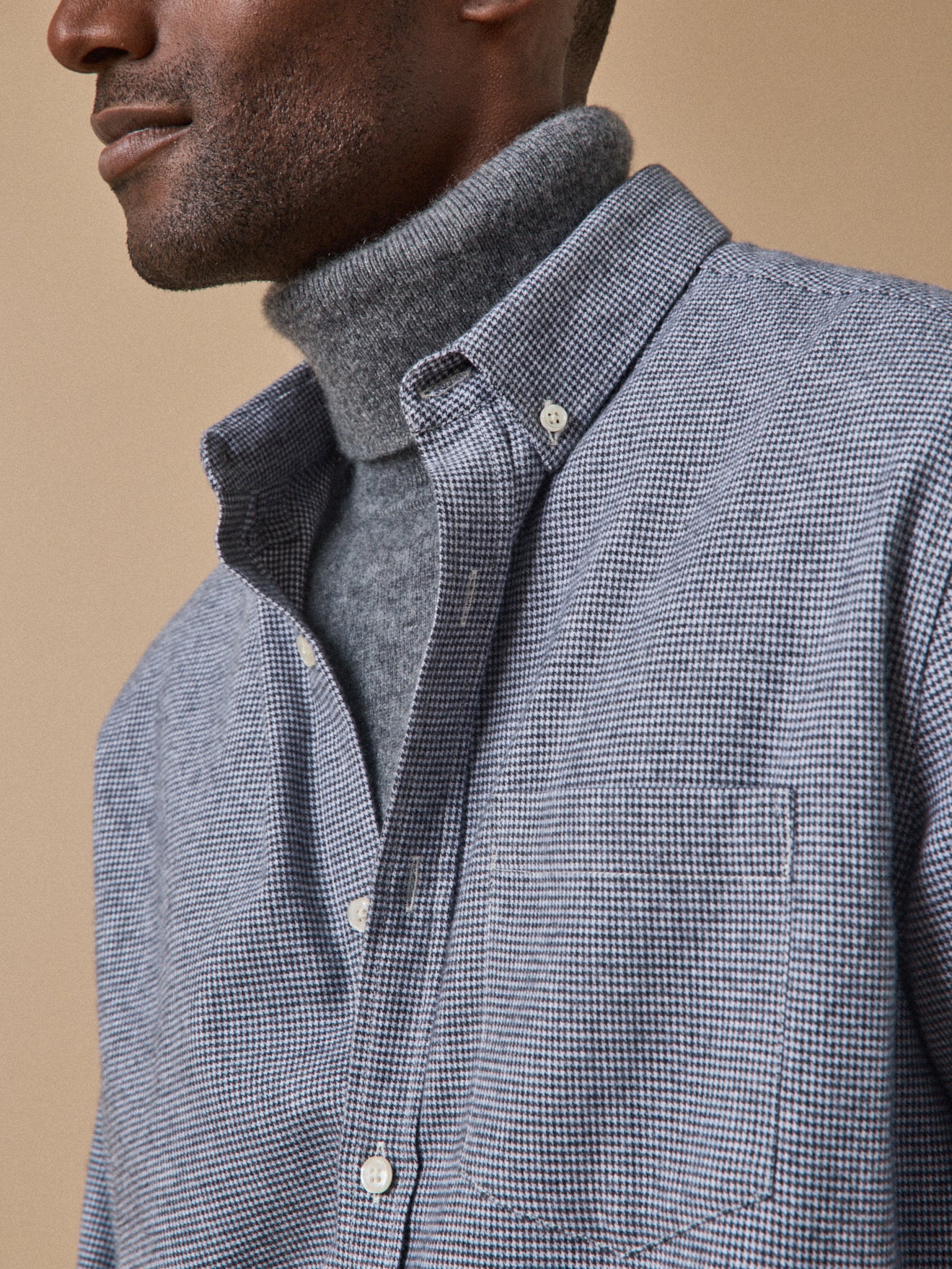 Herrenhemd aus Flanell in modischem Schnitt mit Hahnentrittmuster