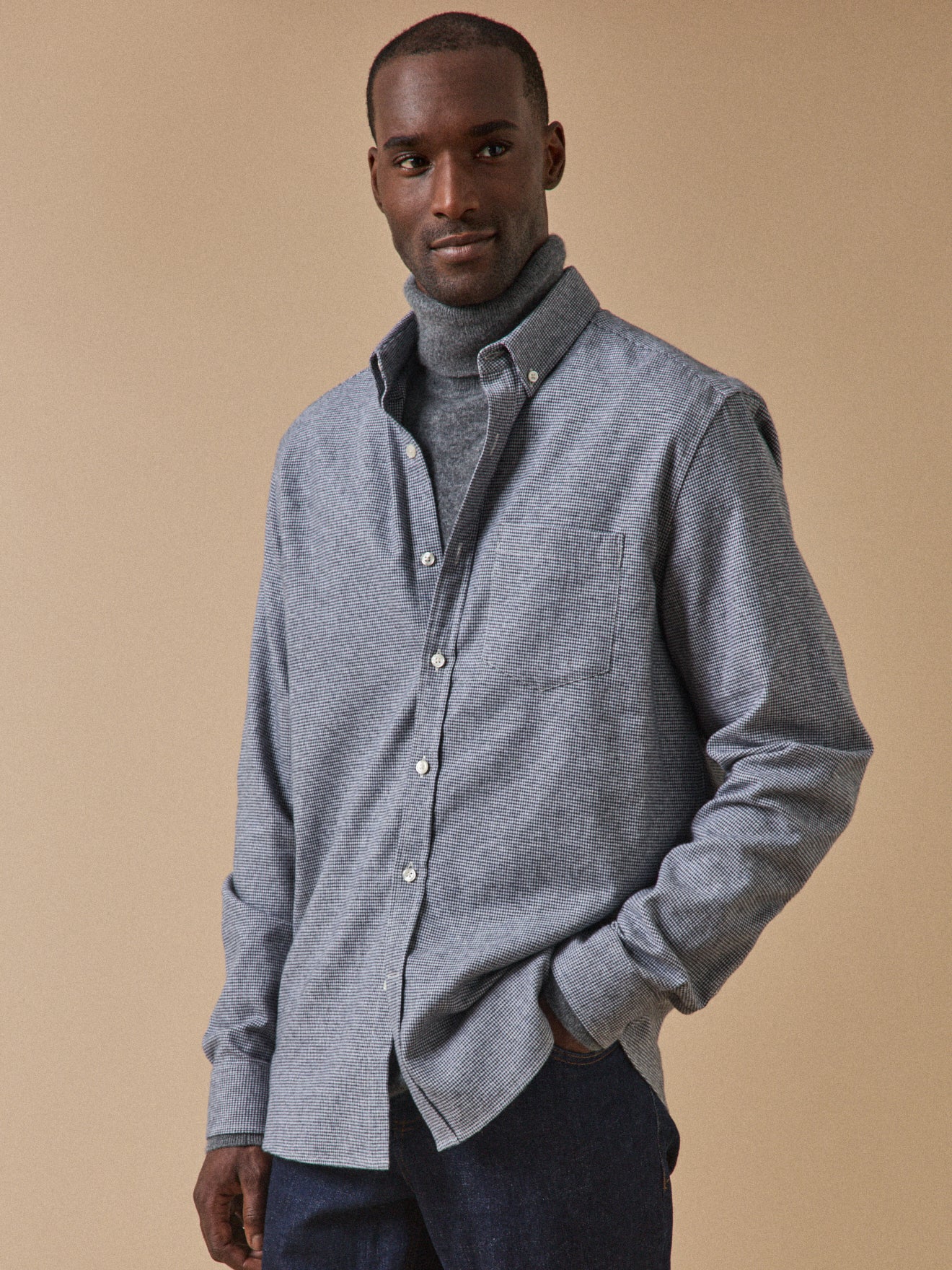 Herrenhemd aus Flanell in modischem Schnitt mit Hahnentrittmuster