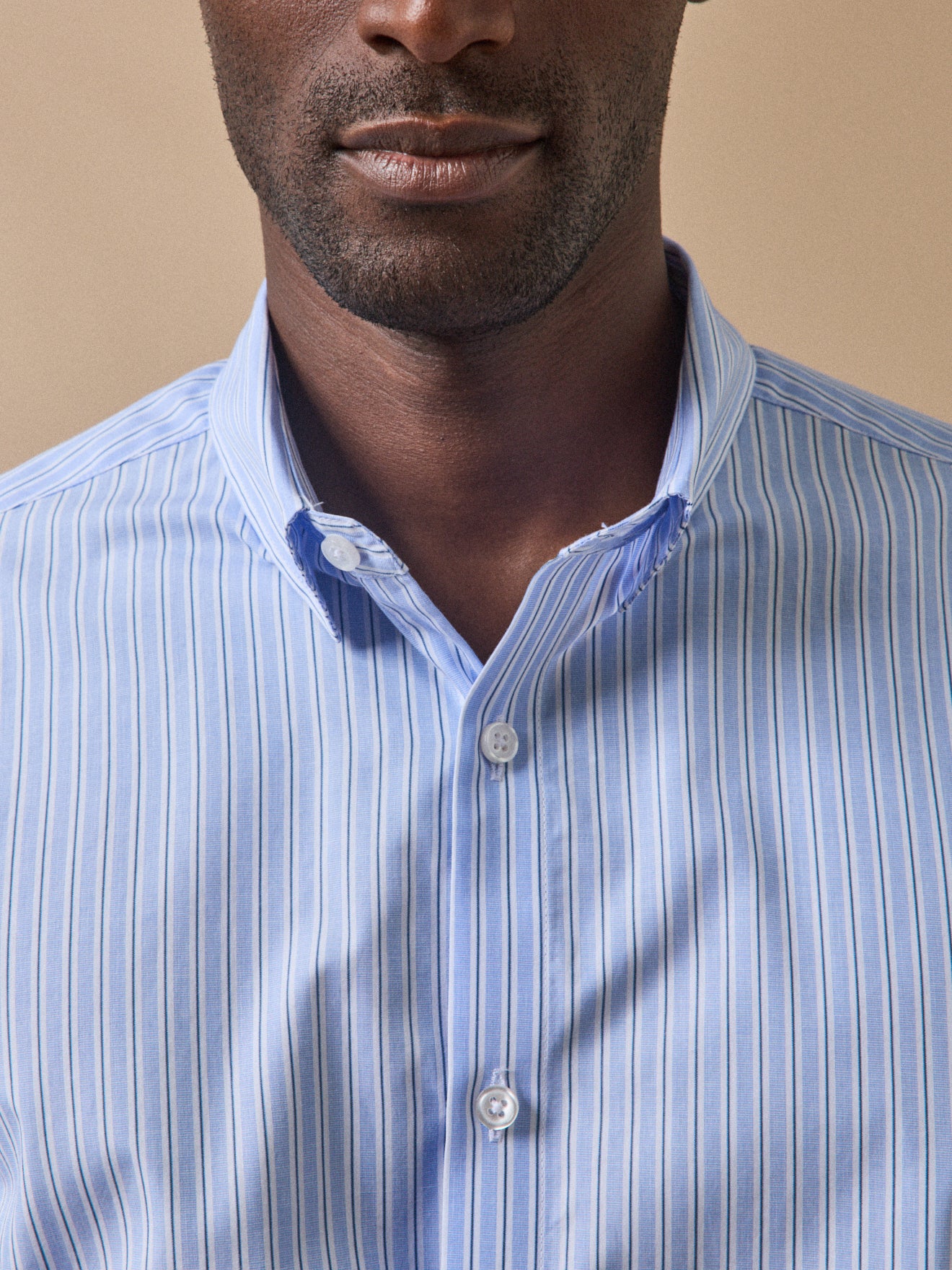 Gestreiftes Herrenhemd aus Popeline in enger Passform