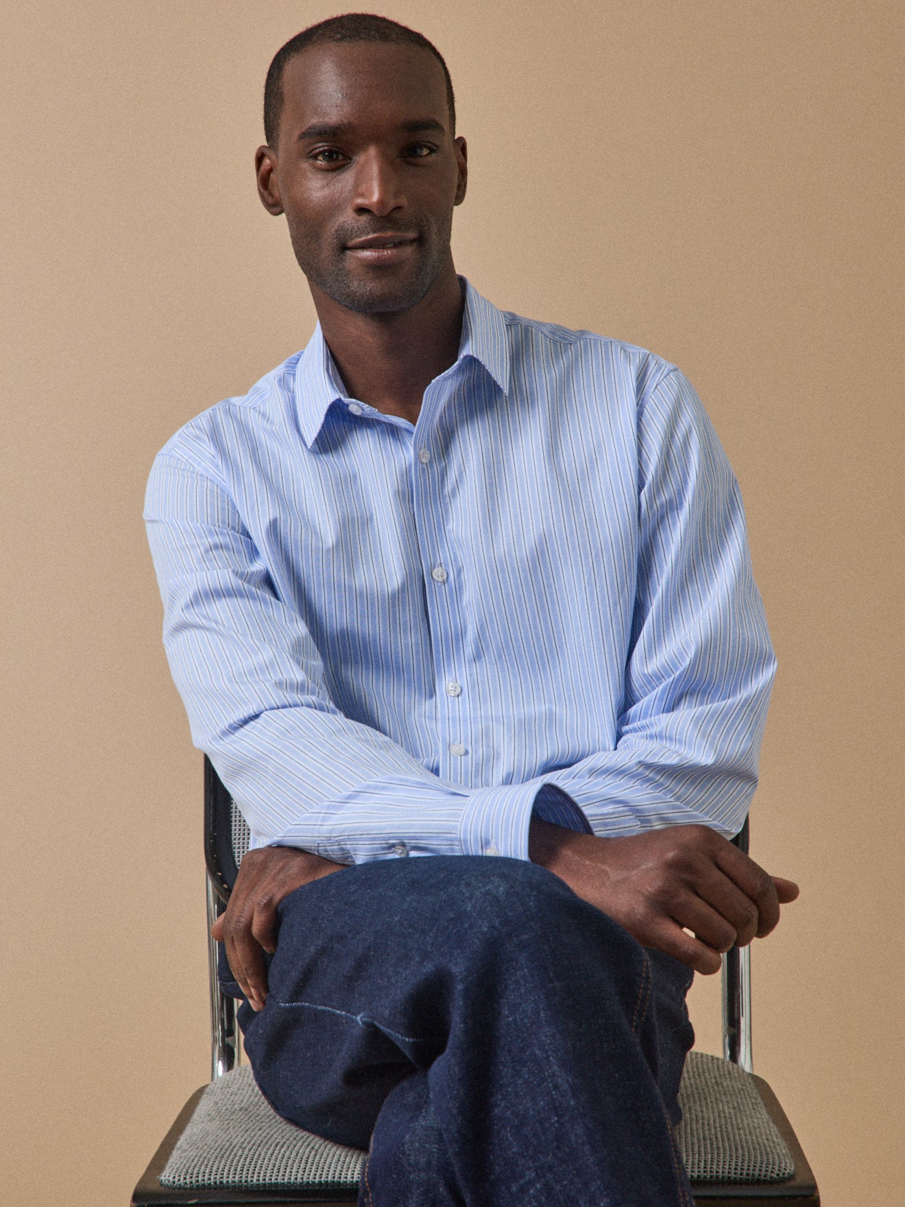 Gestreiftes Herrenhemd aus Popeline in enger Passform