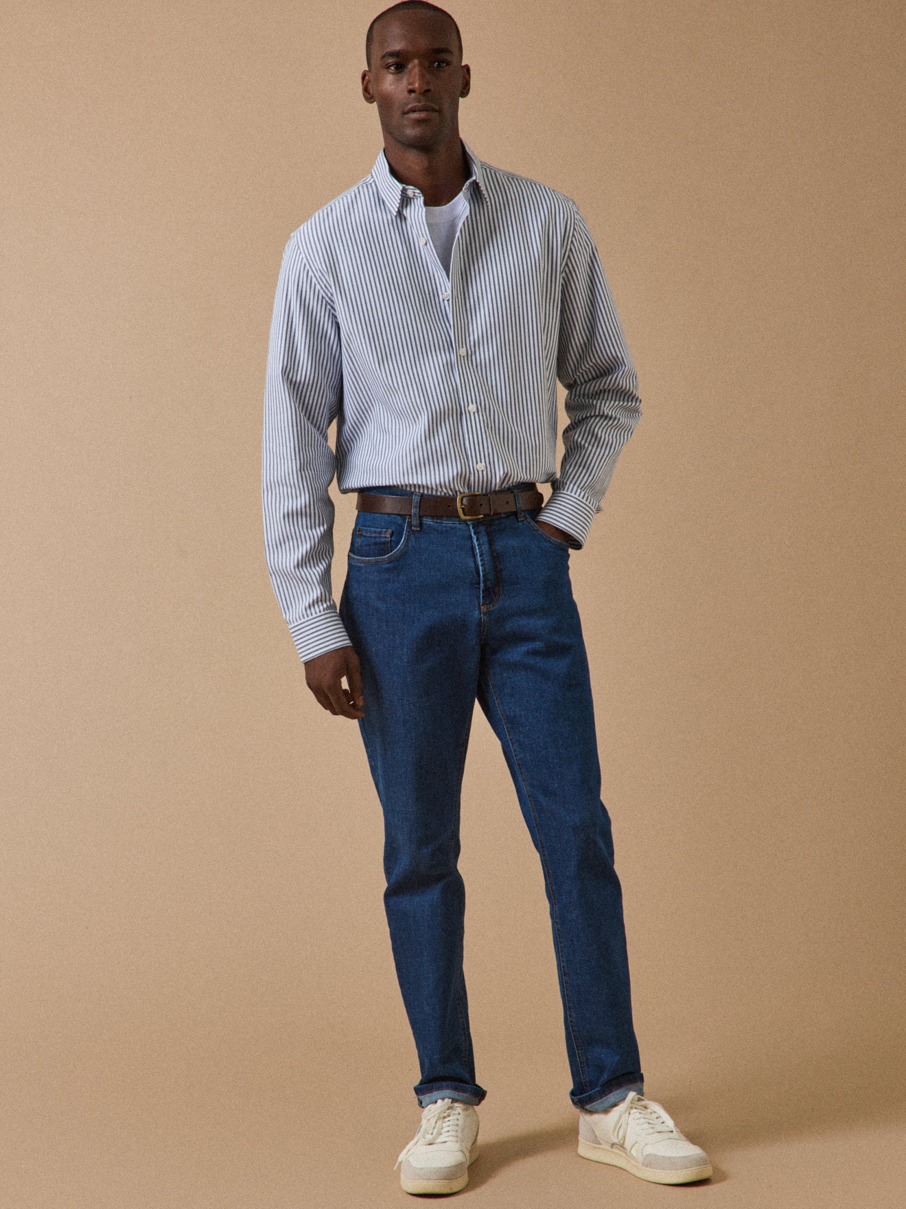 Gestreiftes Herrenhemd in modischer Passform