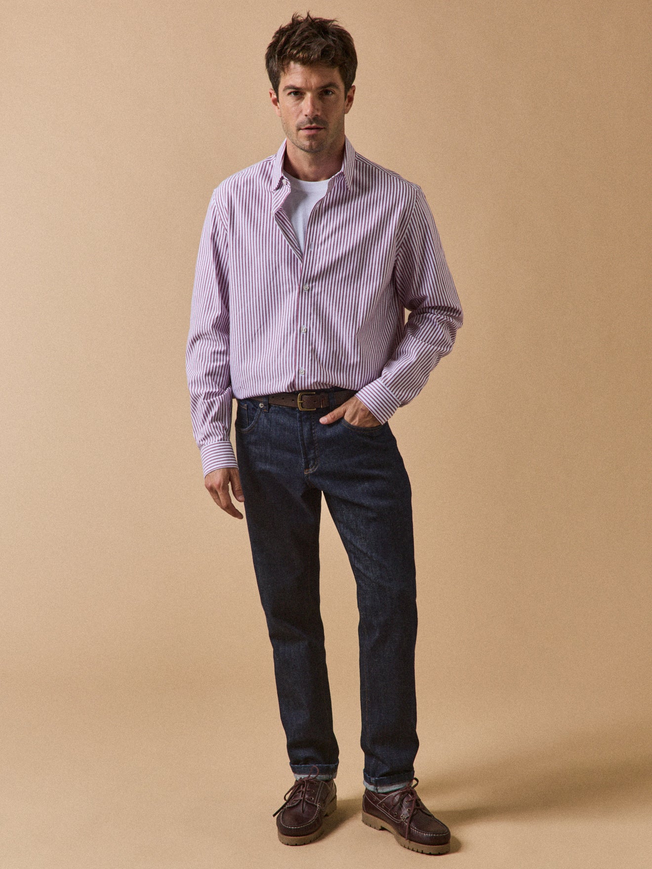 Gestreiftes Herrenhemd in modischer Passform