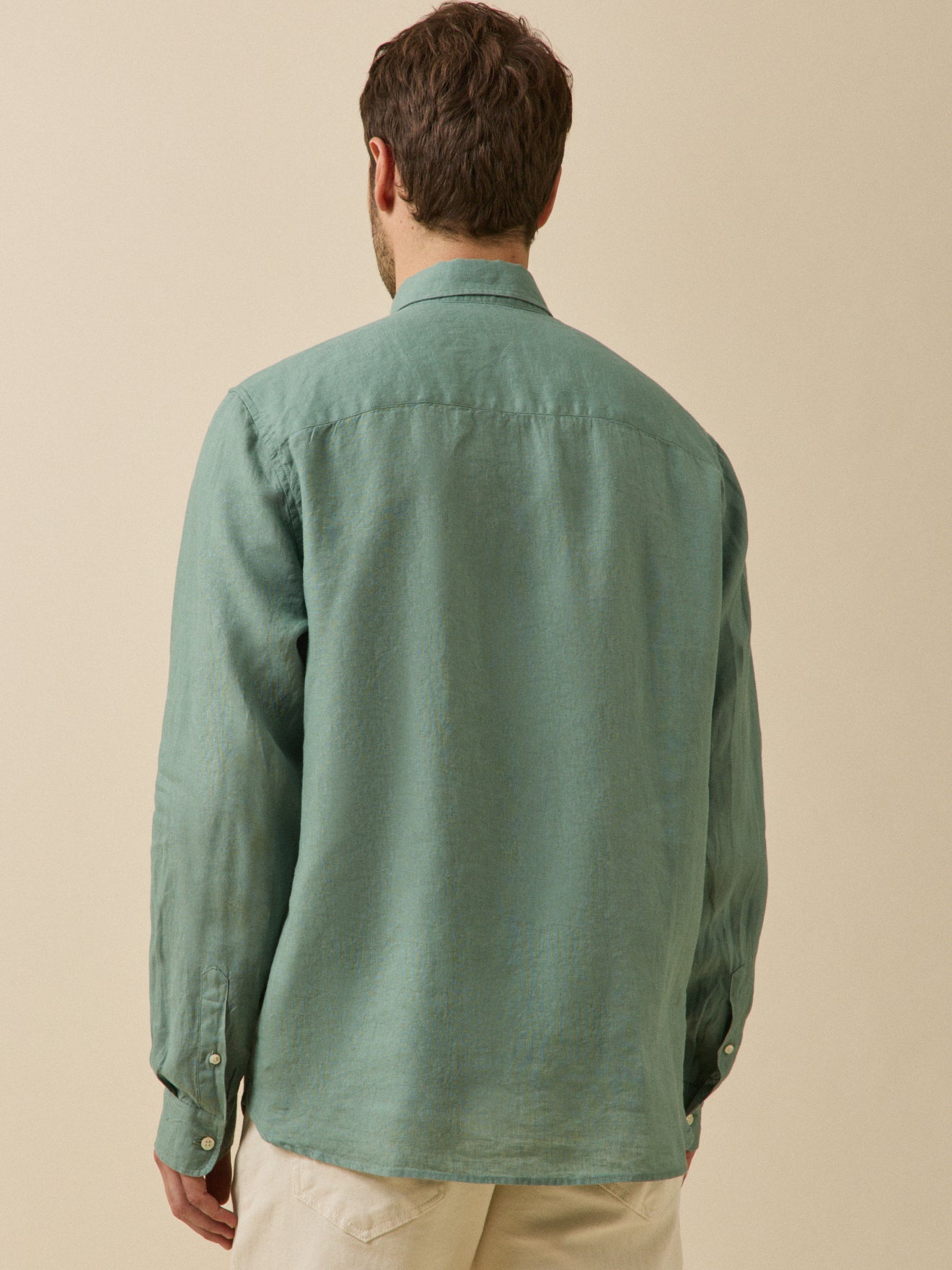 Chemise en lin homme coupe contemporaine