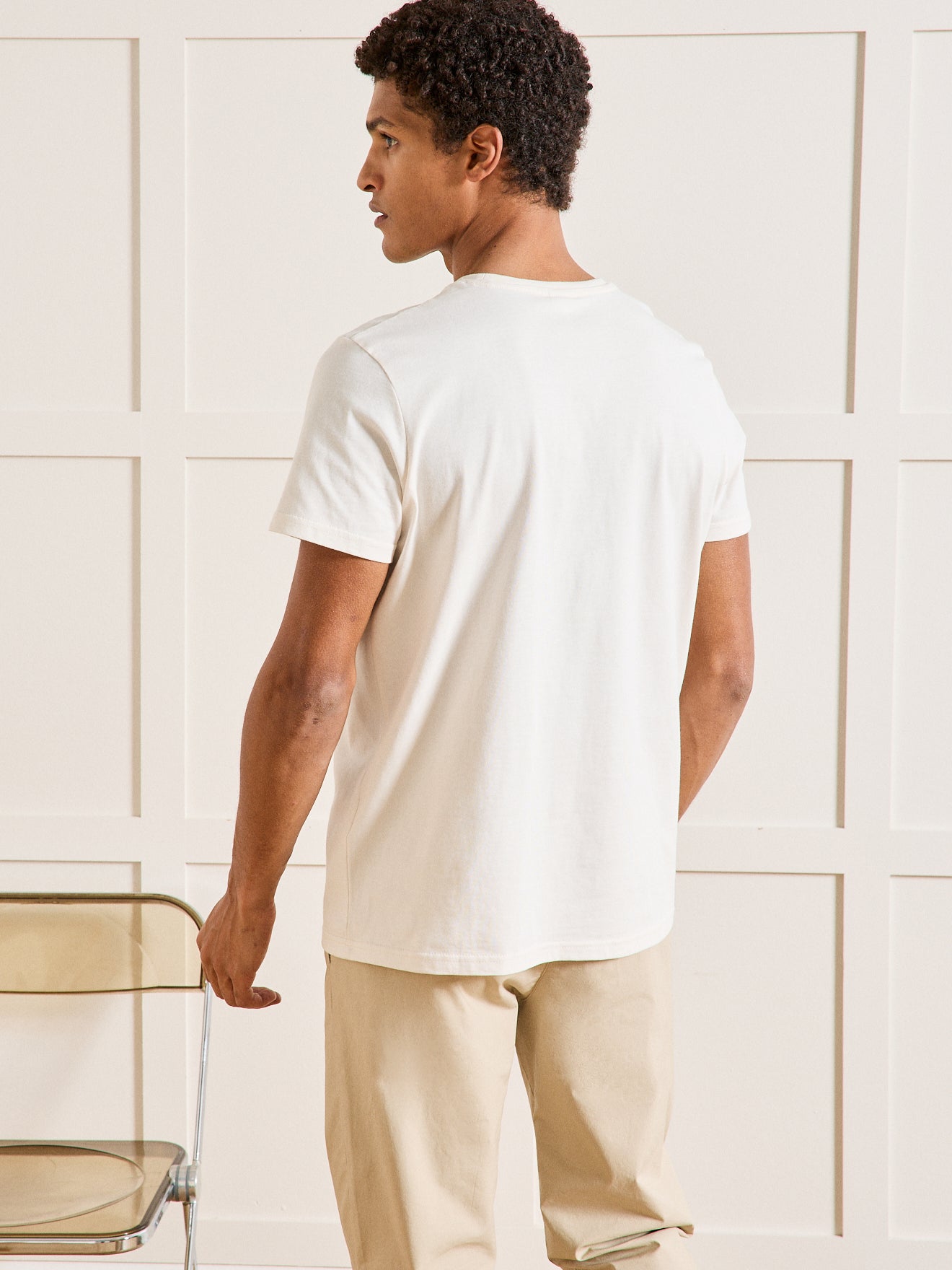 Herren T-Shirt aus Bio-Baumwolle, einfarbig mit Stickerei