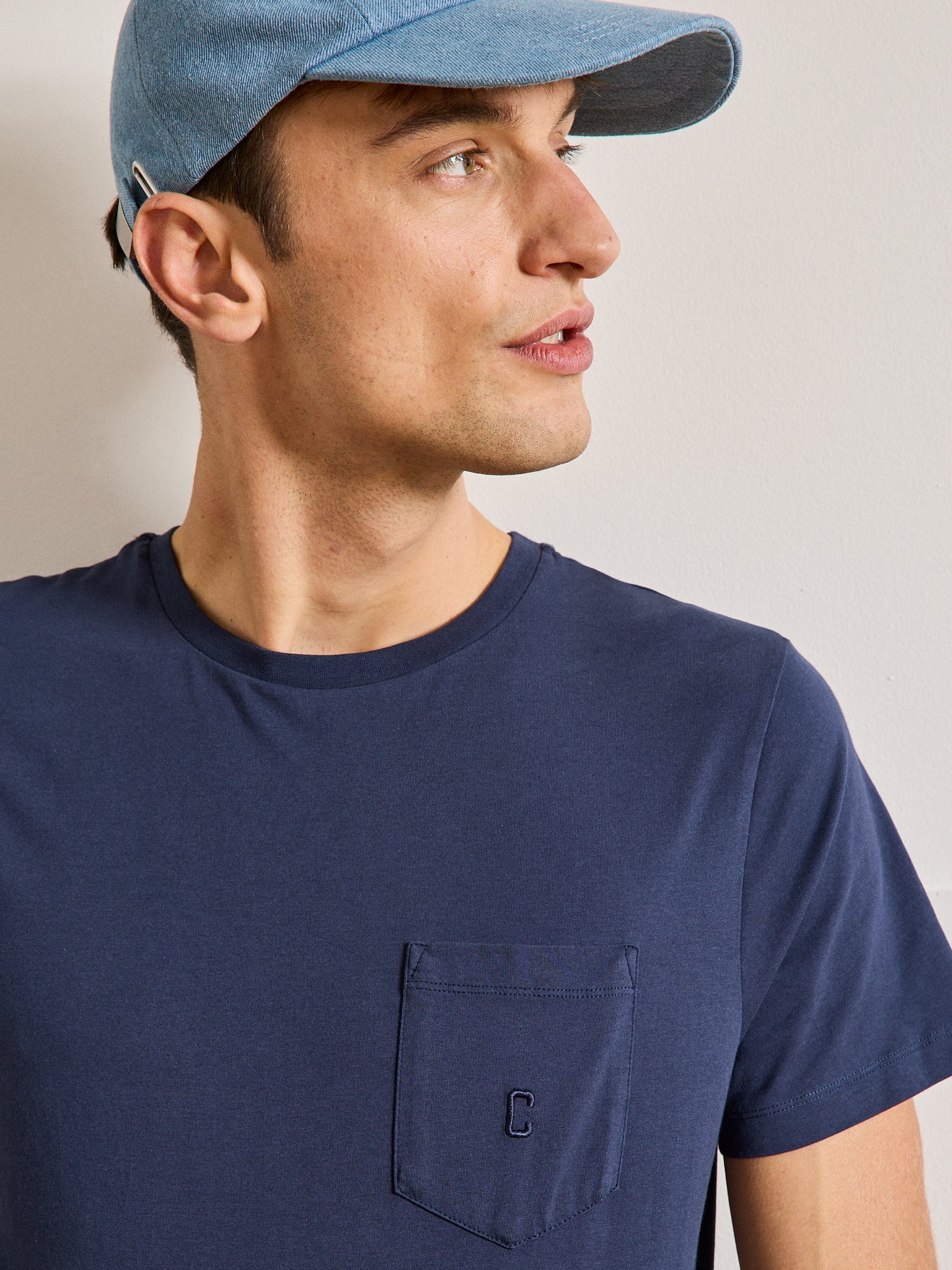 Herren T-Shirt aus Bio-Baumwolle, einfarbig mit Stickerei